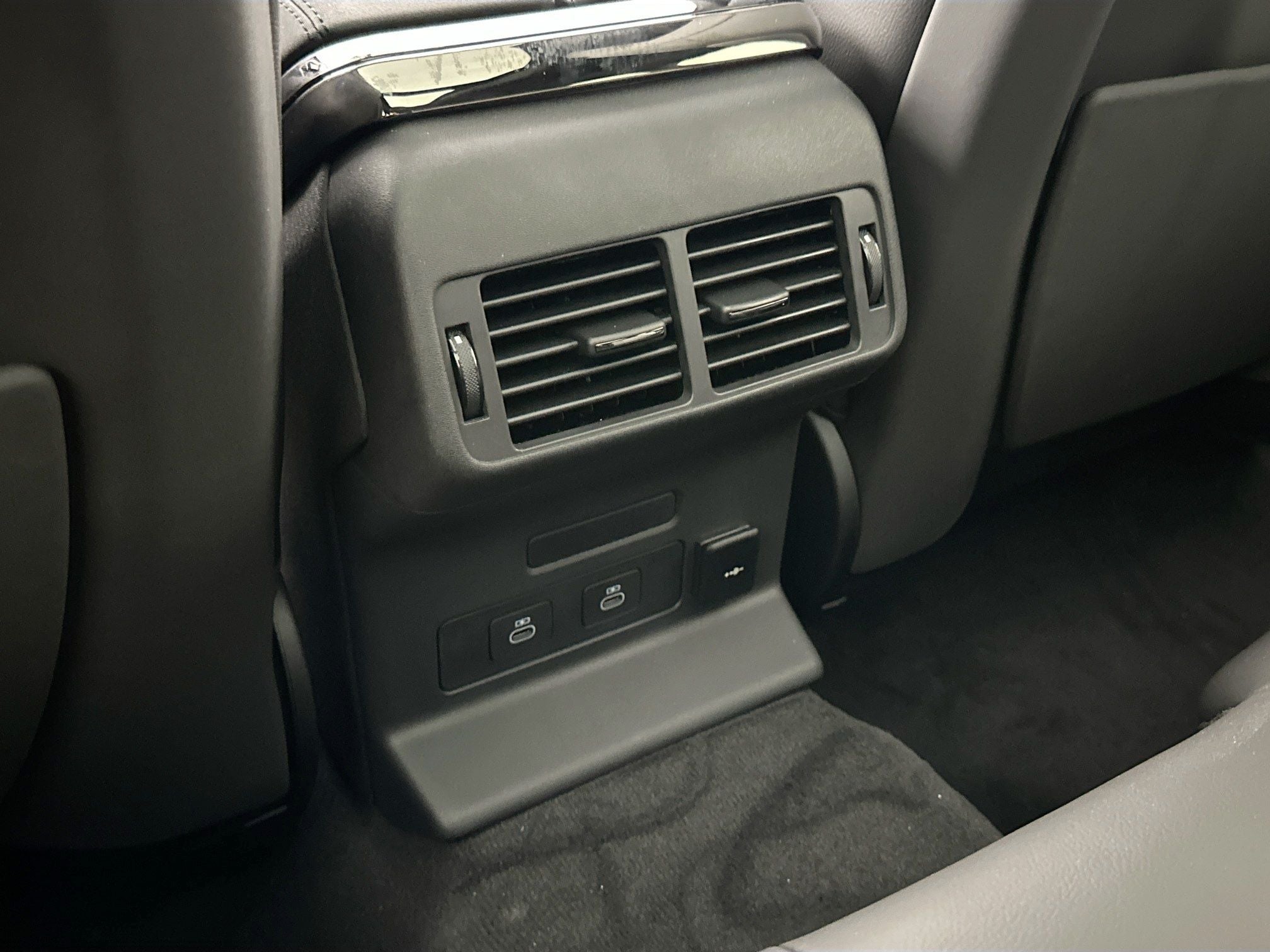 2026 Land Rover Range Rover Velar Dynamic SE