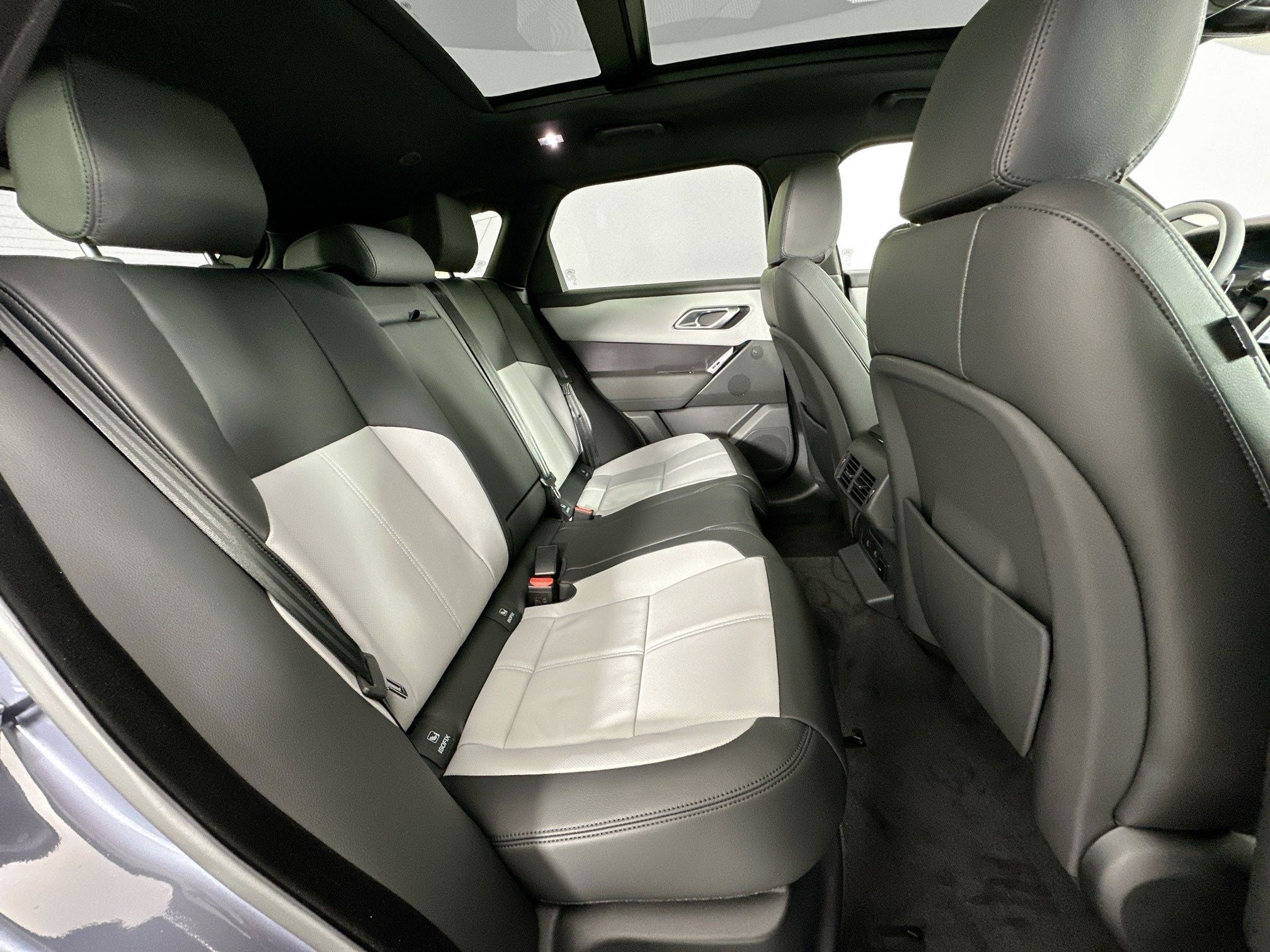 2026 Land Rover Range Rover Velar Dynamic SE
