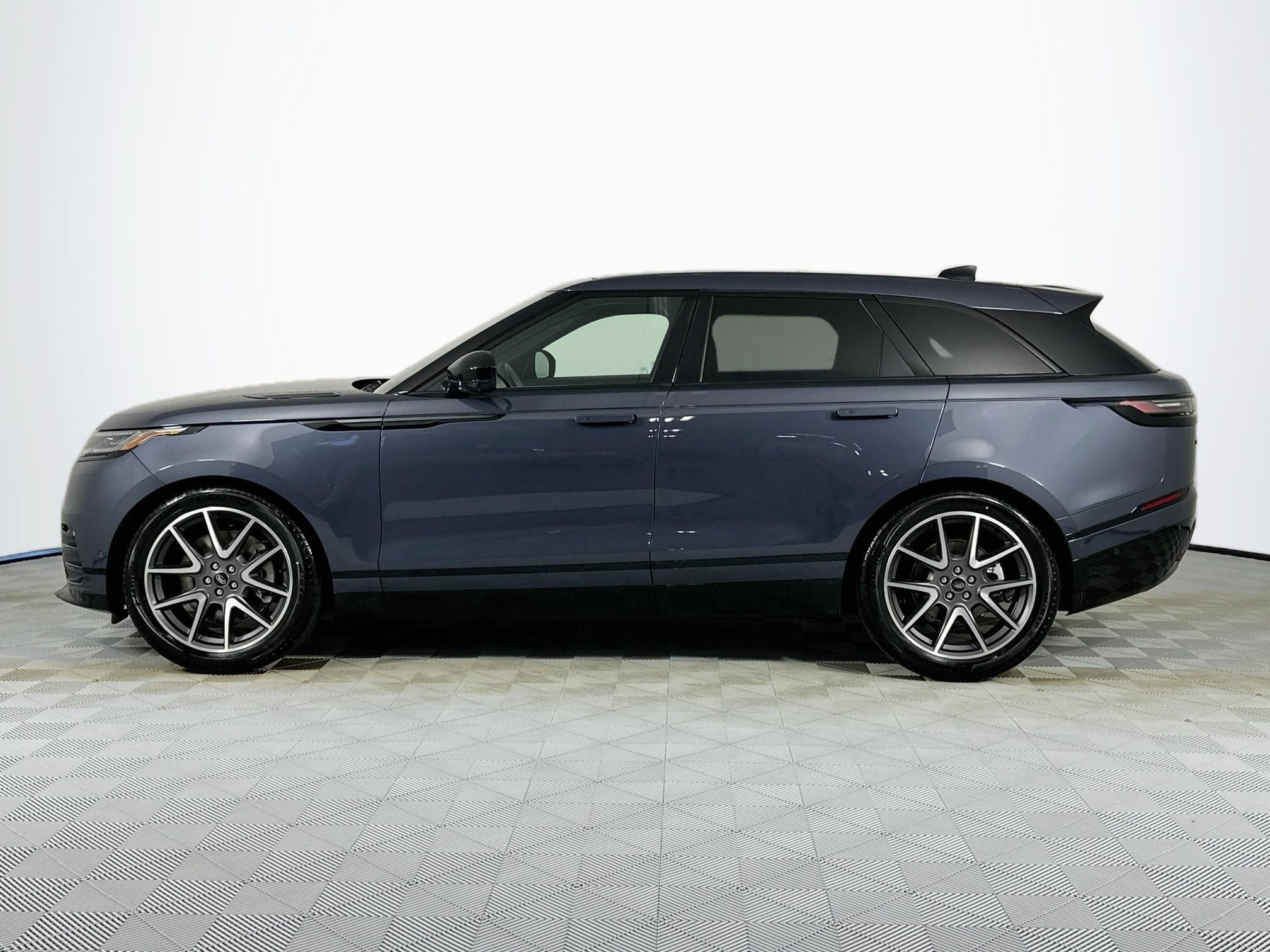 2026 Land Rover Range Rover Velar Dynamic SE