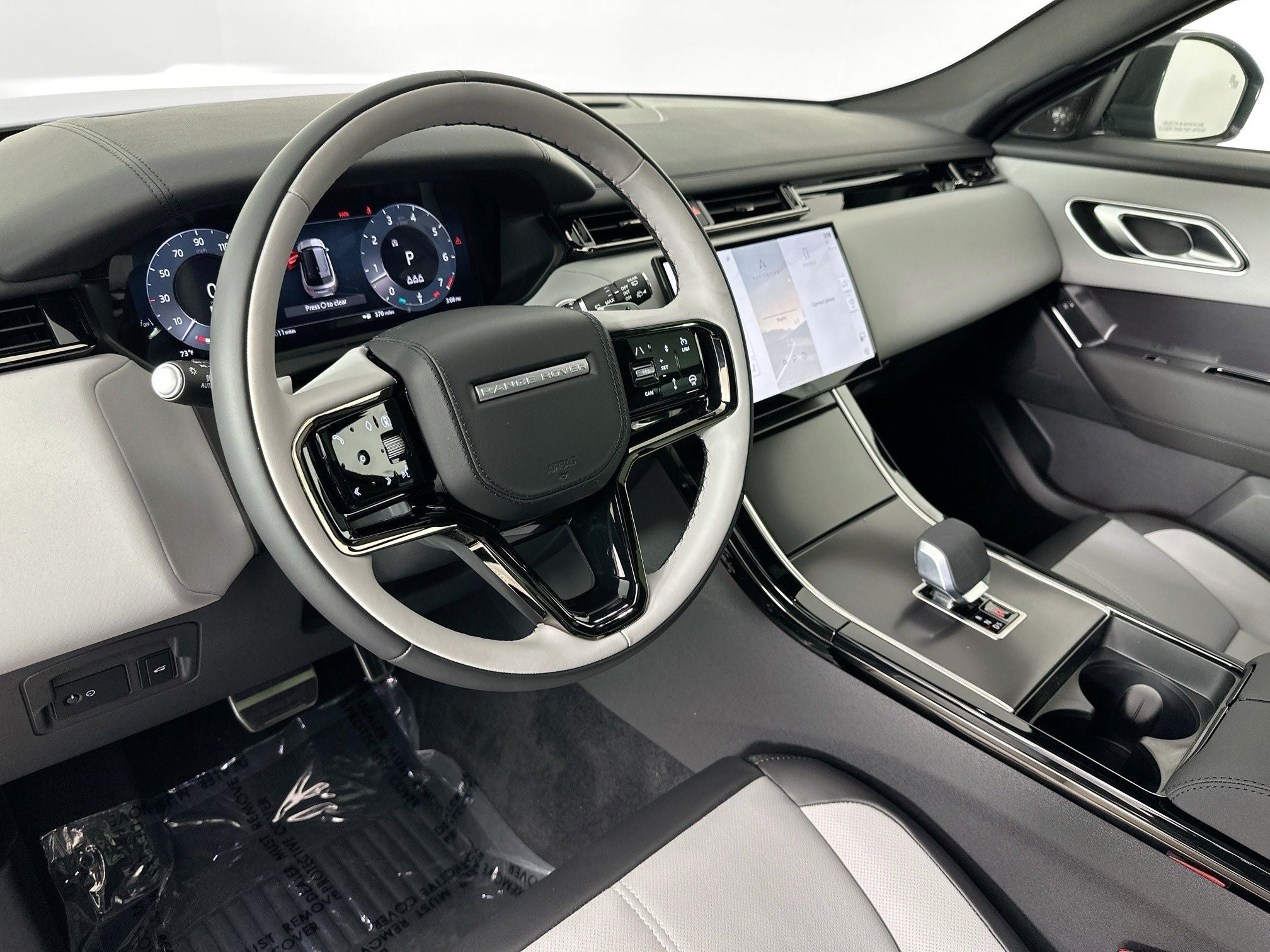 2026 Land Rover Range Rover Velar Dynamic SE