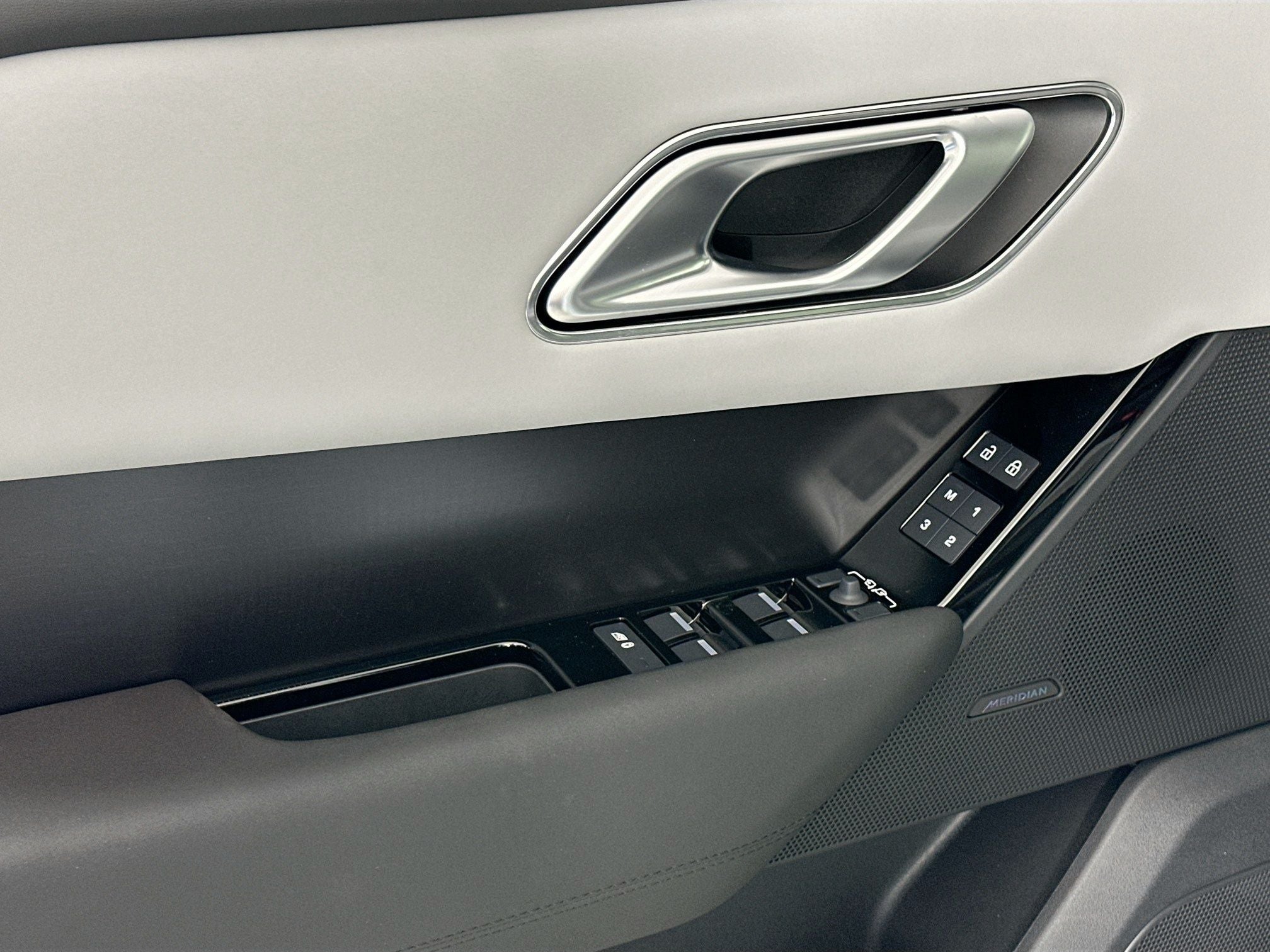 2026 Land Rover Range Rover Velar Dynamic SE