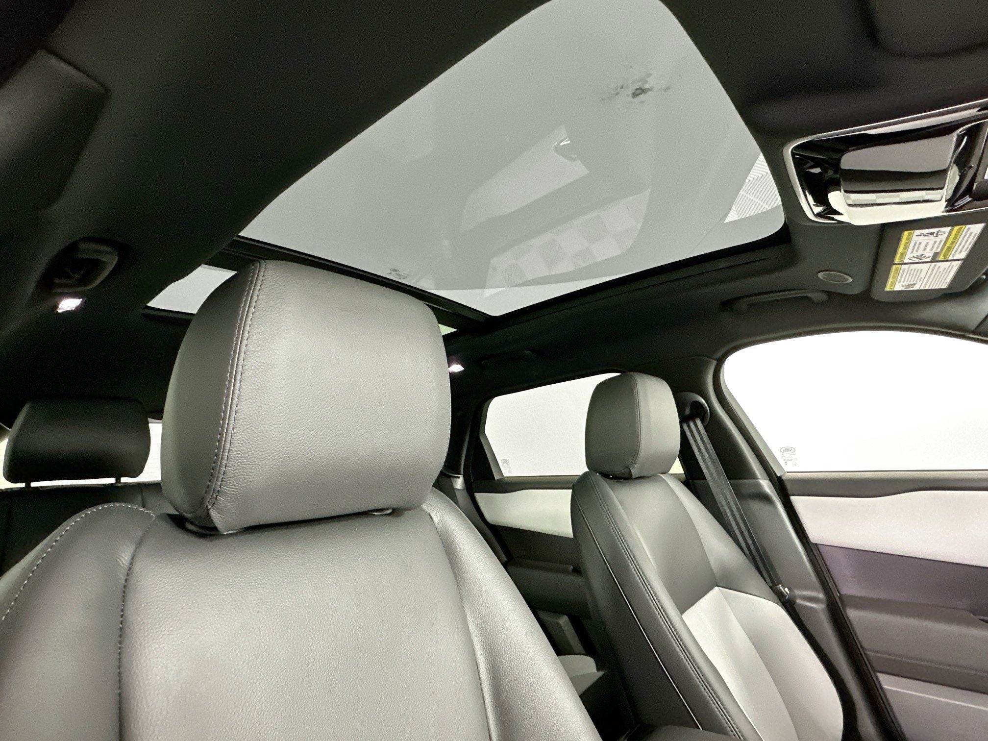 2026 Land Rover Range Rover Velar Dynamic SE