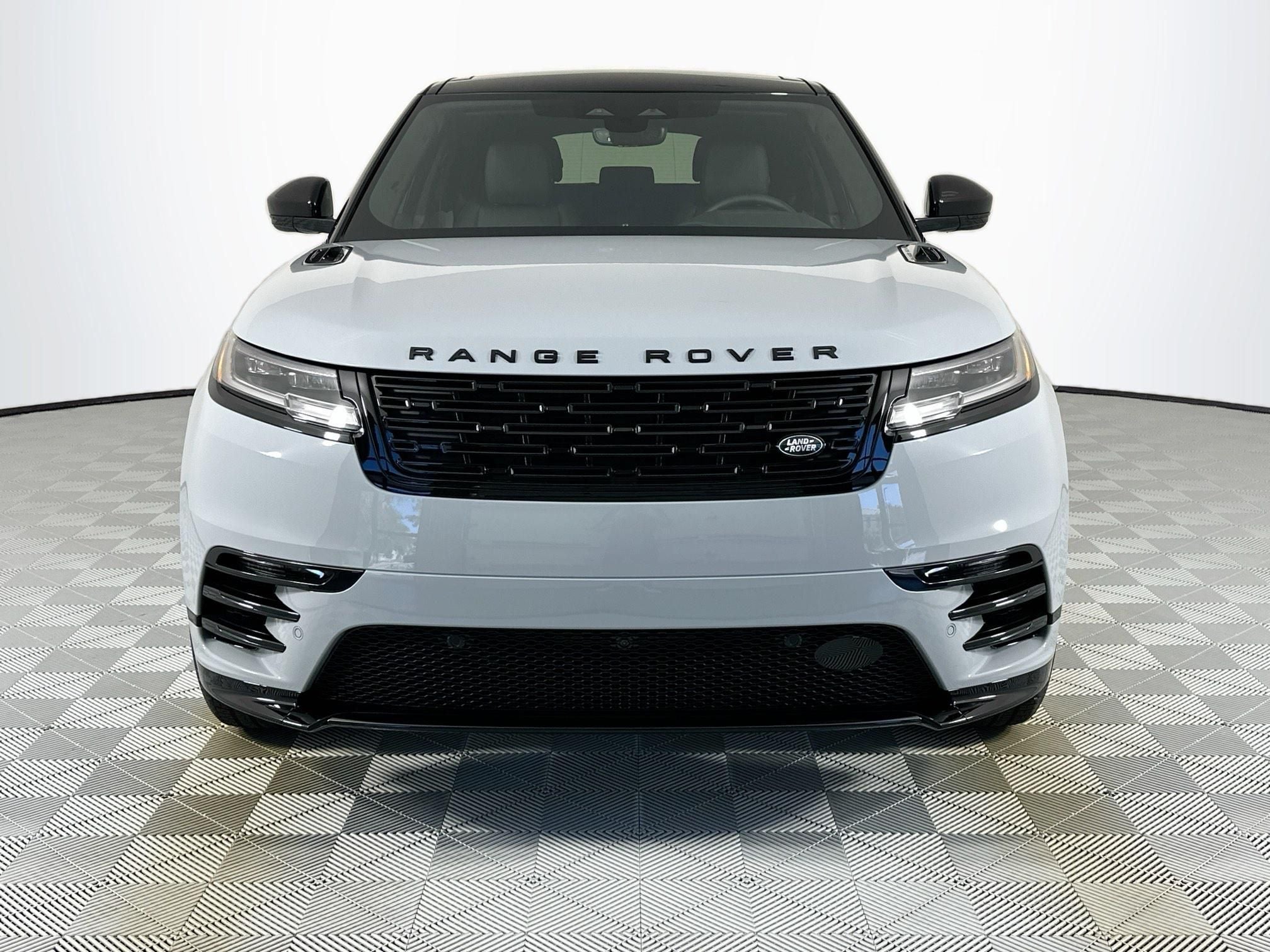 2026 Land Rover Range Rover Velar Dynamic SE
