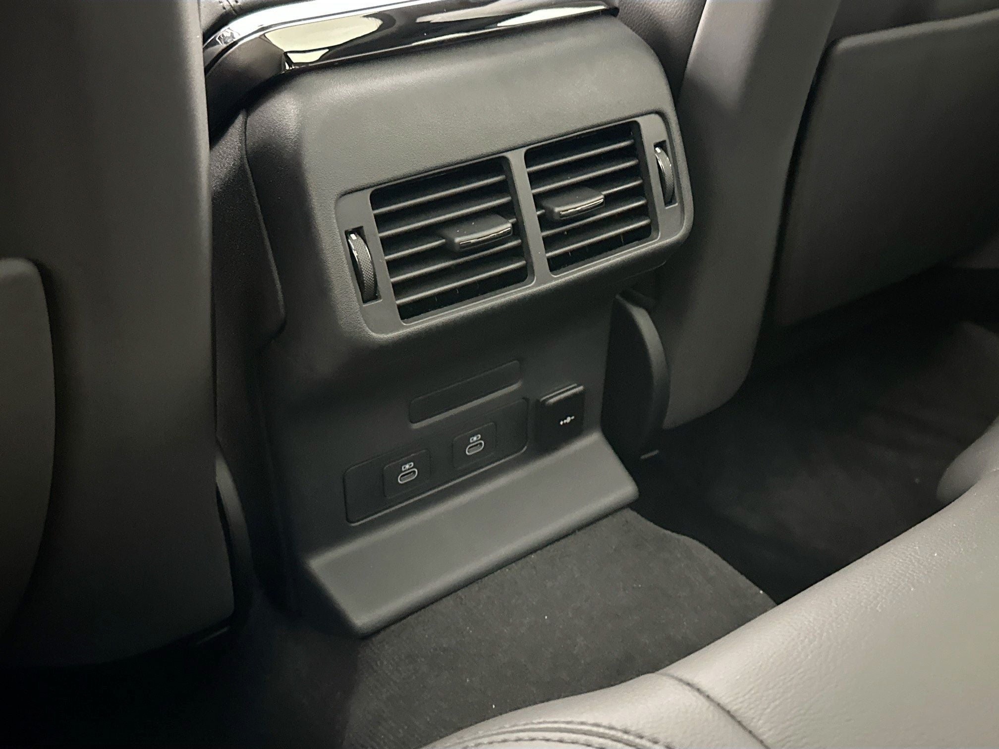 2026 Land Rover Range Rover Velar Dynamic SE