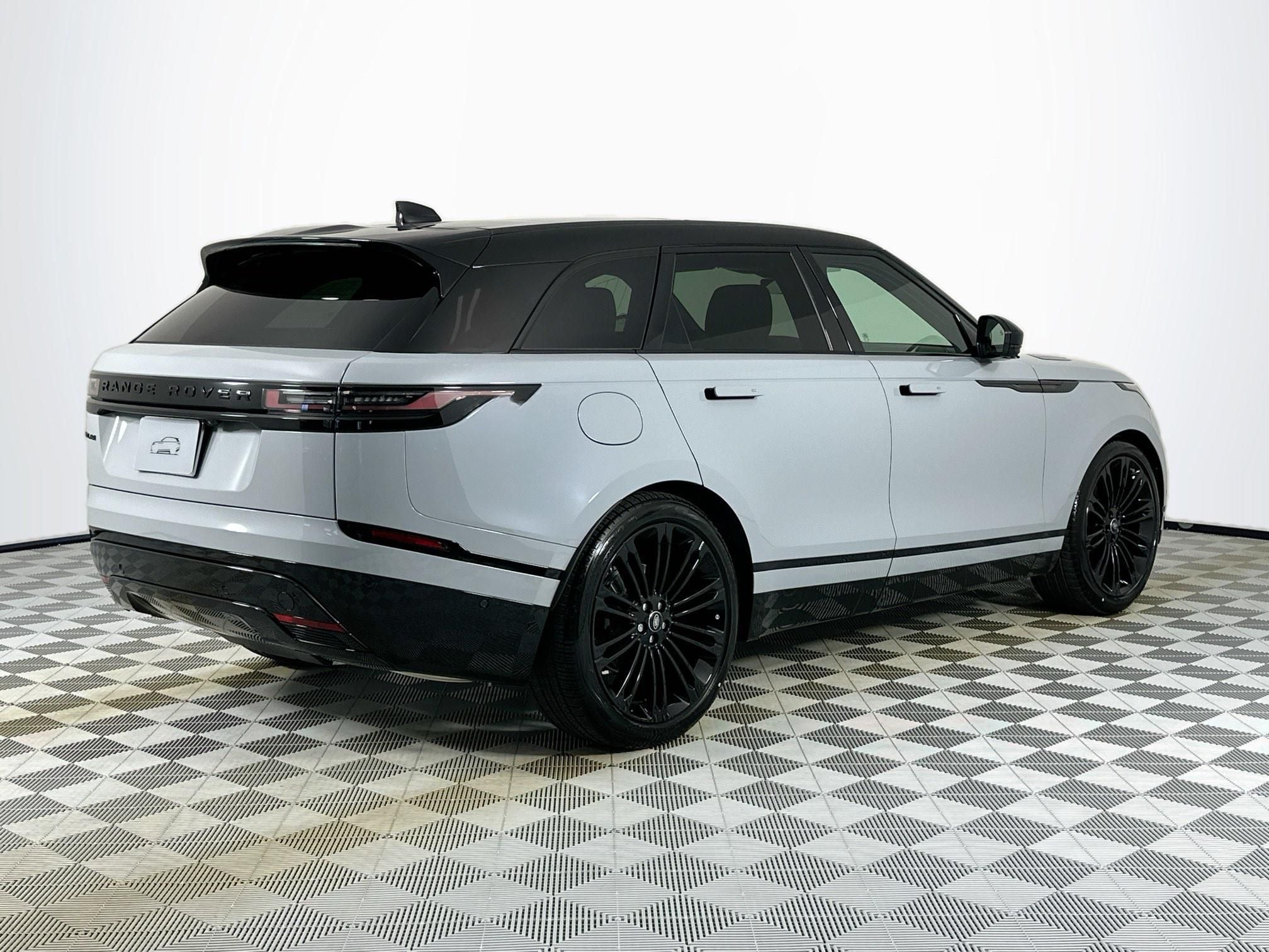 2026 Land Rover Range Rover Velar Dynamic SE