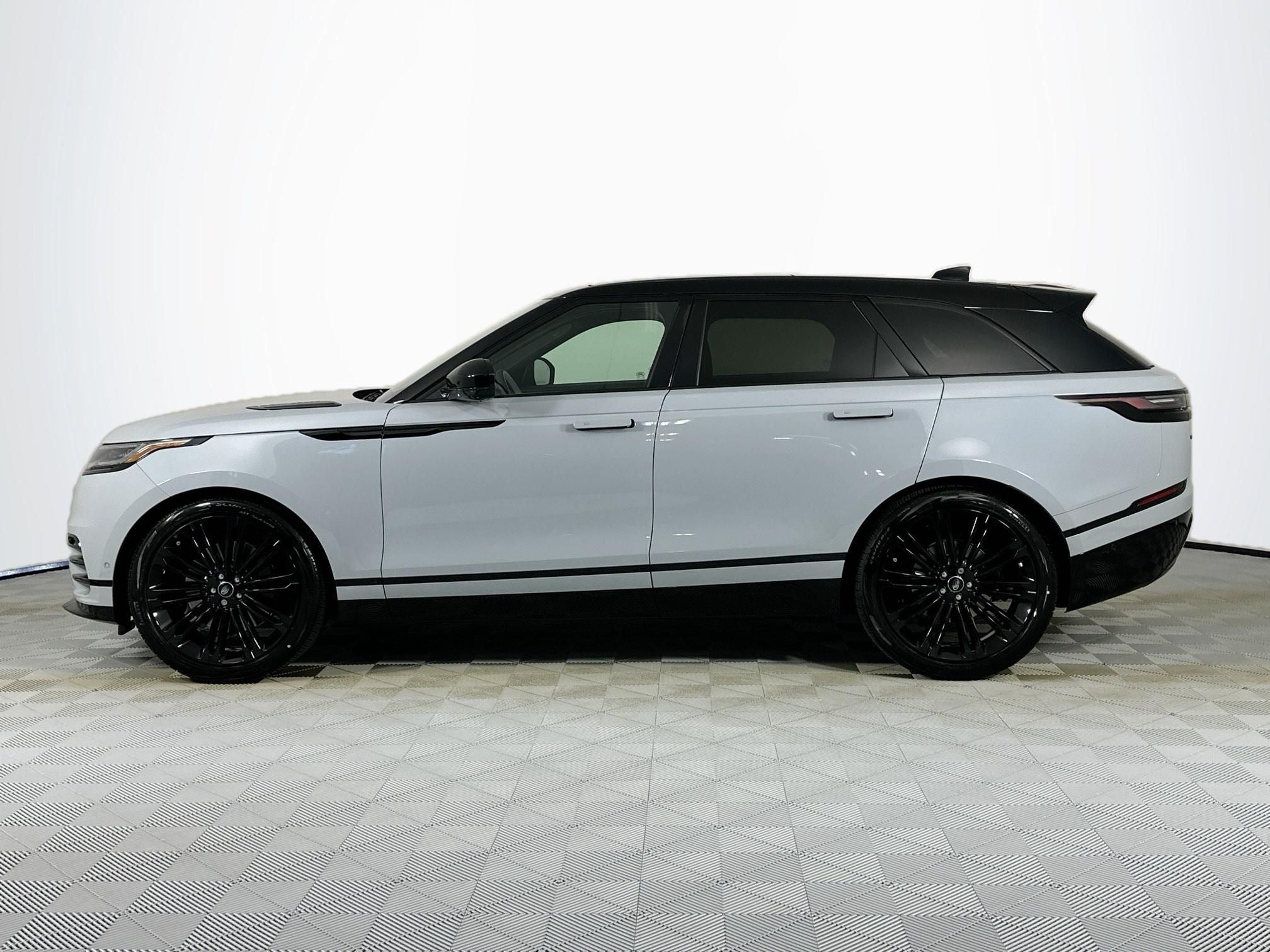 2026 Land Rover Range Rover Velar Dynamic SE