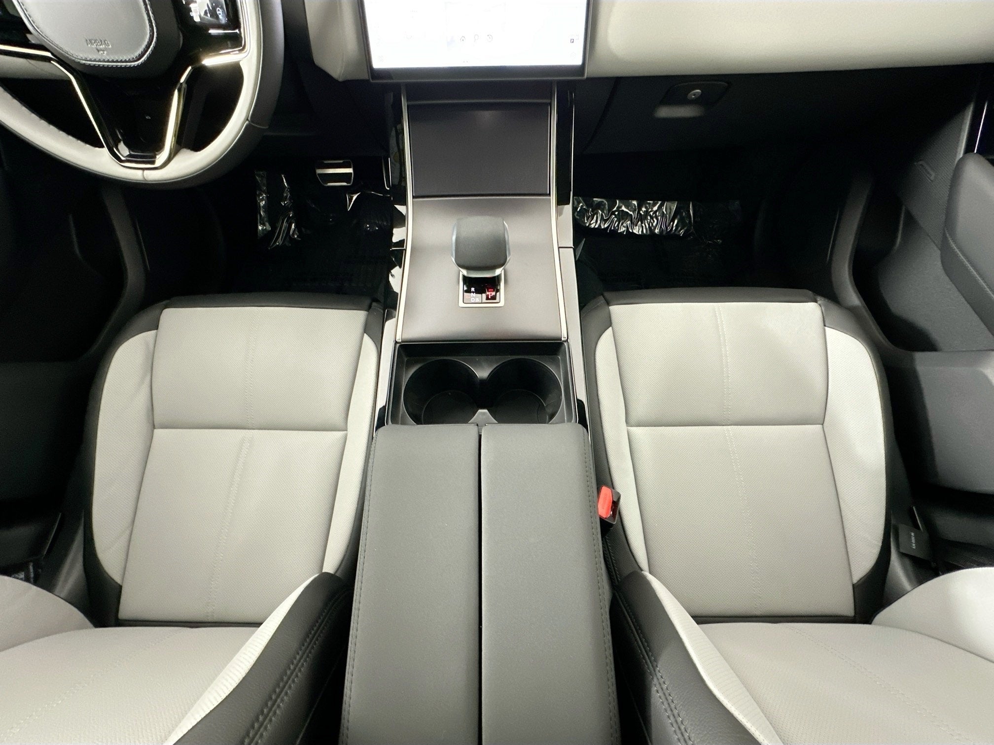 2026 Land Rover Range Rover Velar Dynamic SE