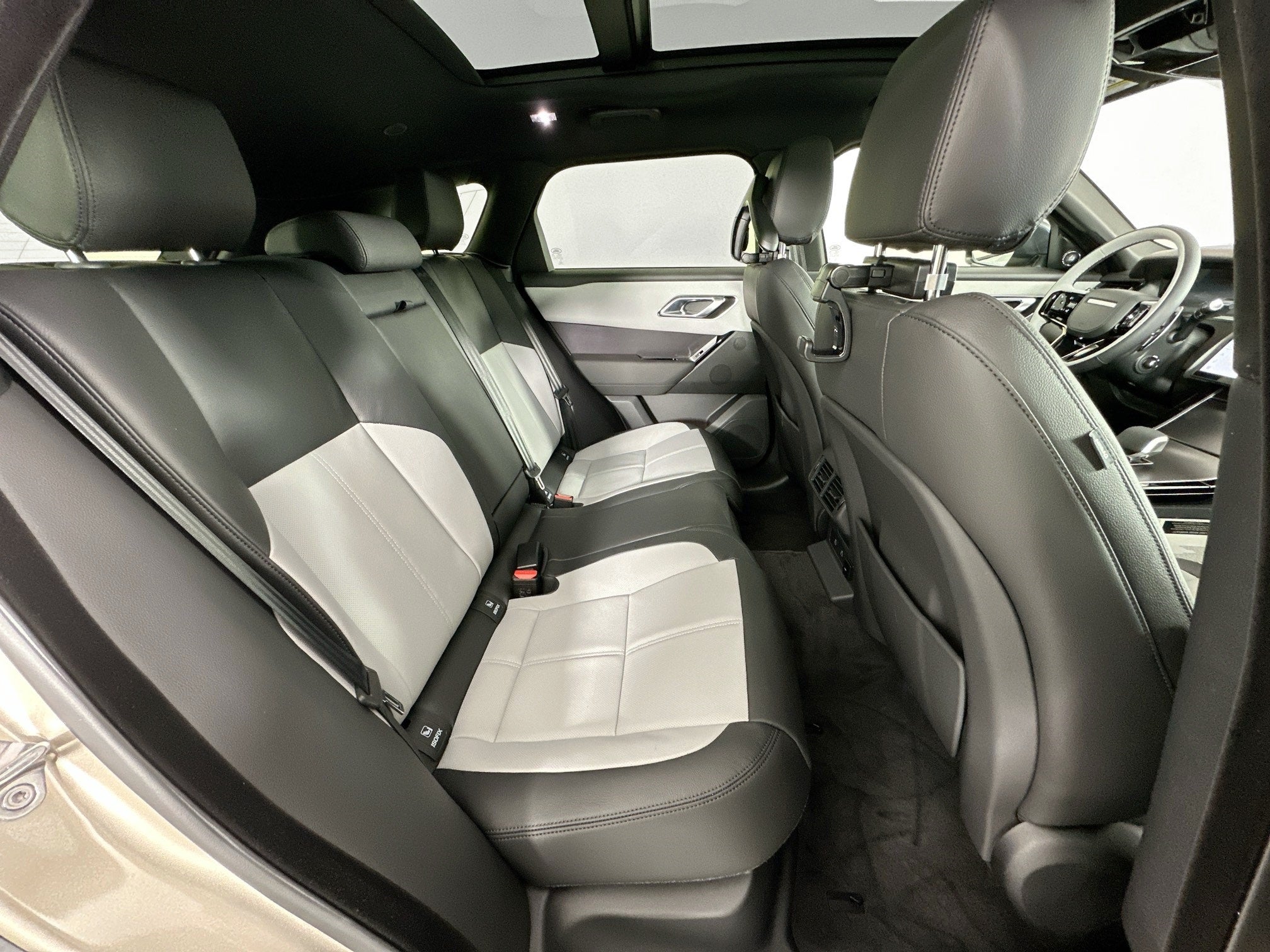 2026 Land Rover Range Rover Velar Dynamic SE