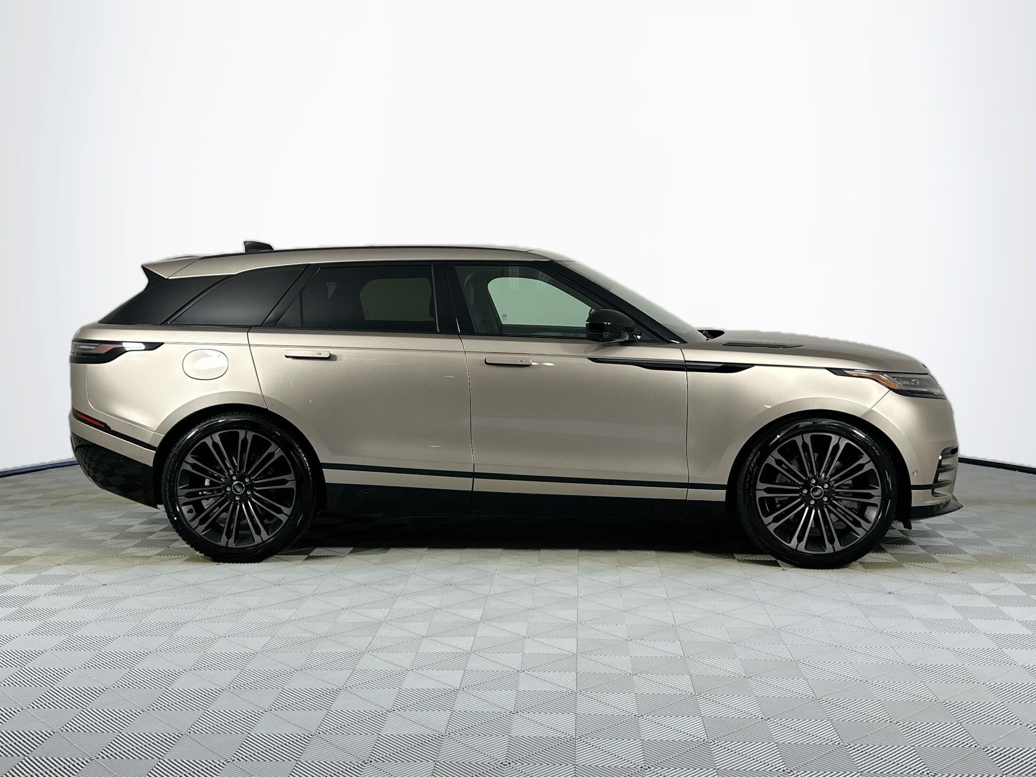 2026 Land Rover Range Rover Velar Dynamic SE