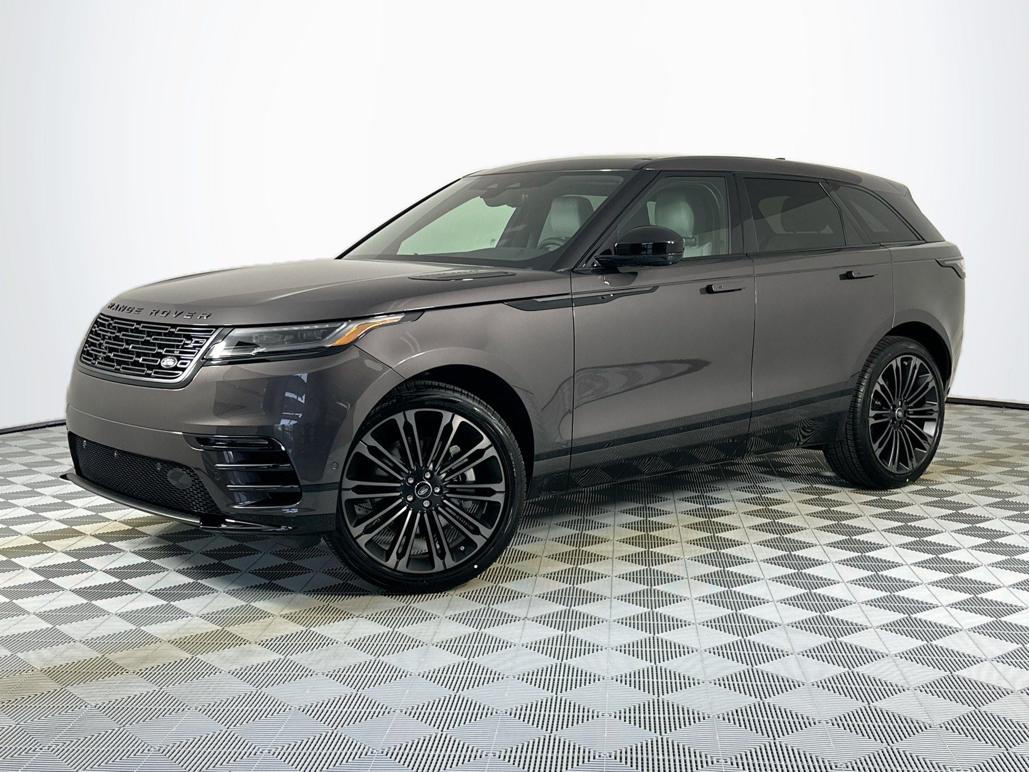 2026 Land Rover Range Rover Velar Dynamic SE