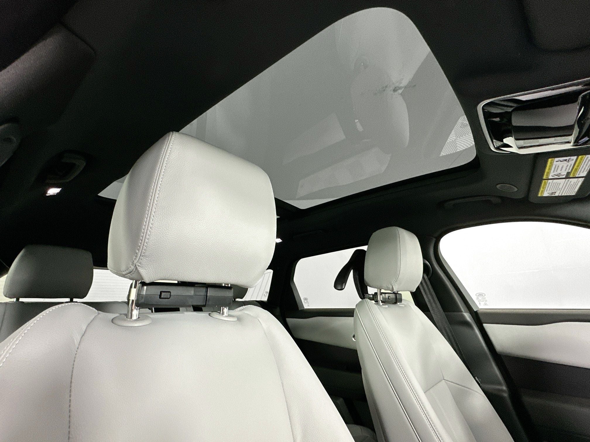 2026 Land Rover Range Rover Velar Dynamic SE