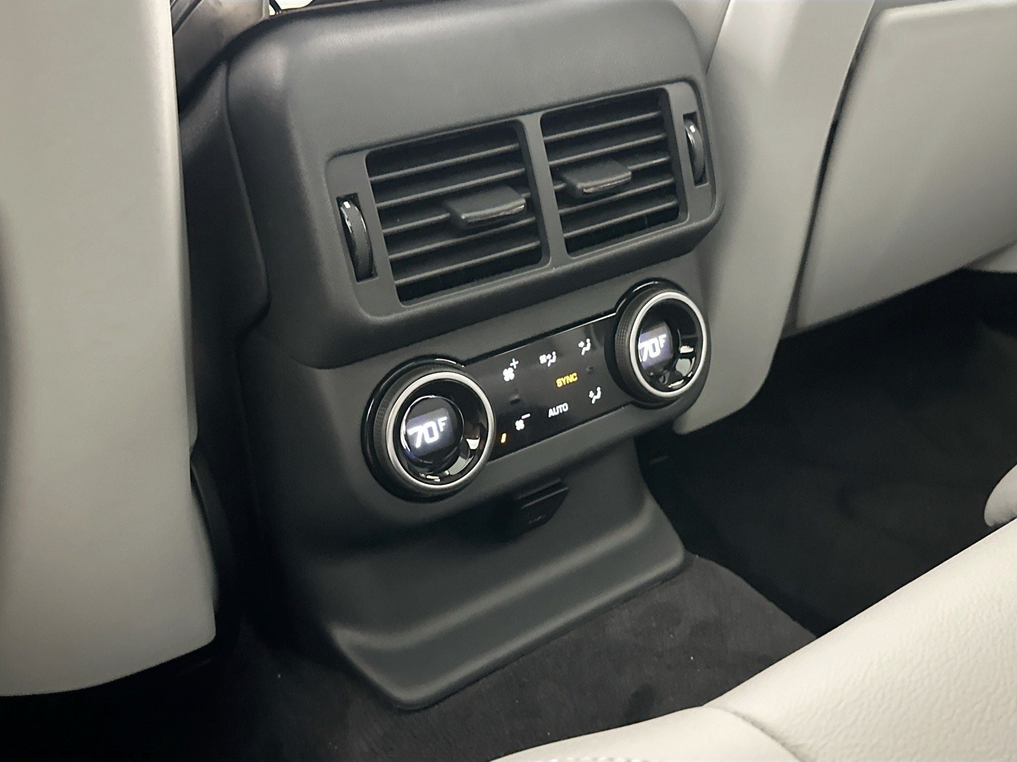 2026 Land Rover Range Rover Velar Dynamic SE