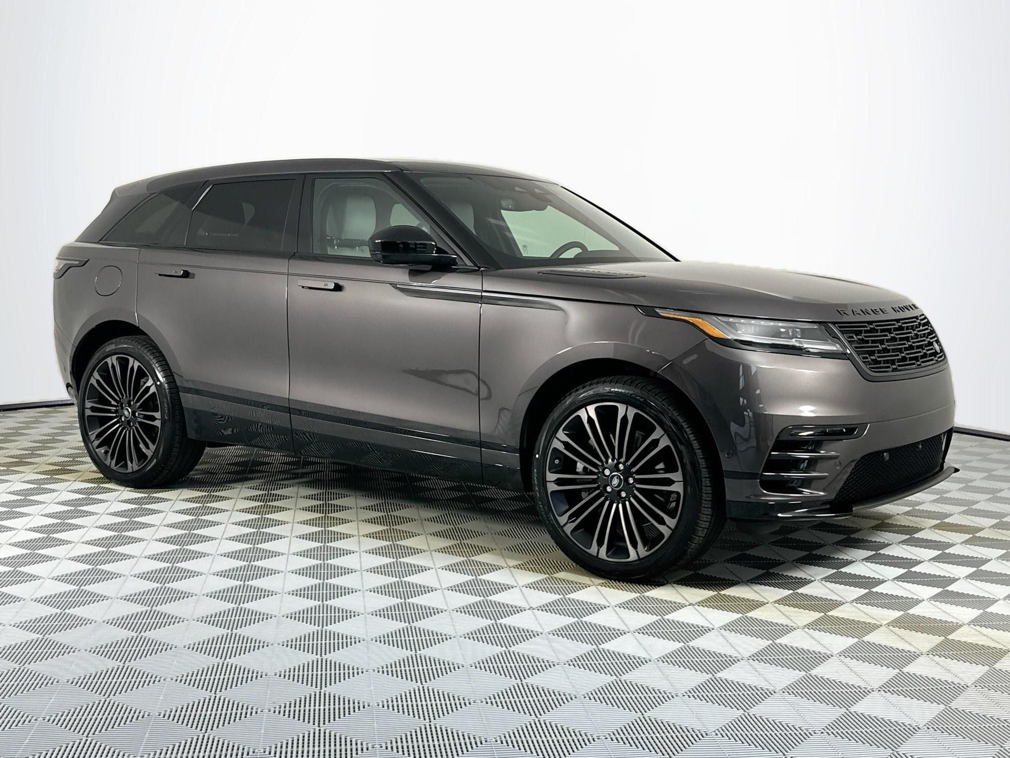 2026 Land Rover Range Rover Velar Dynamic SE