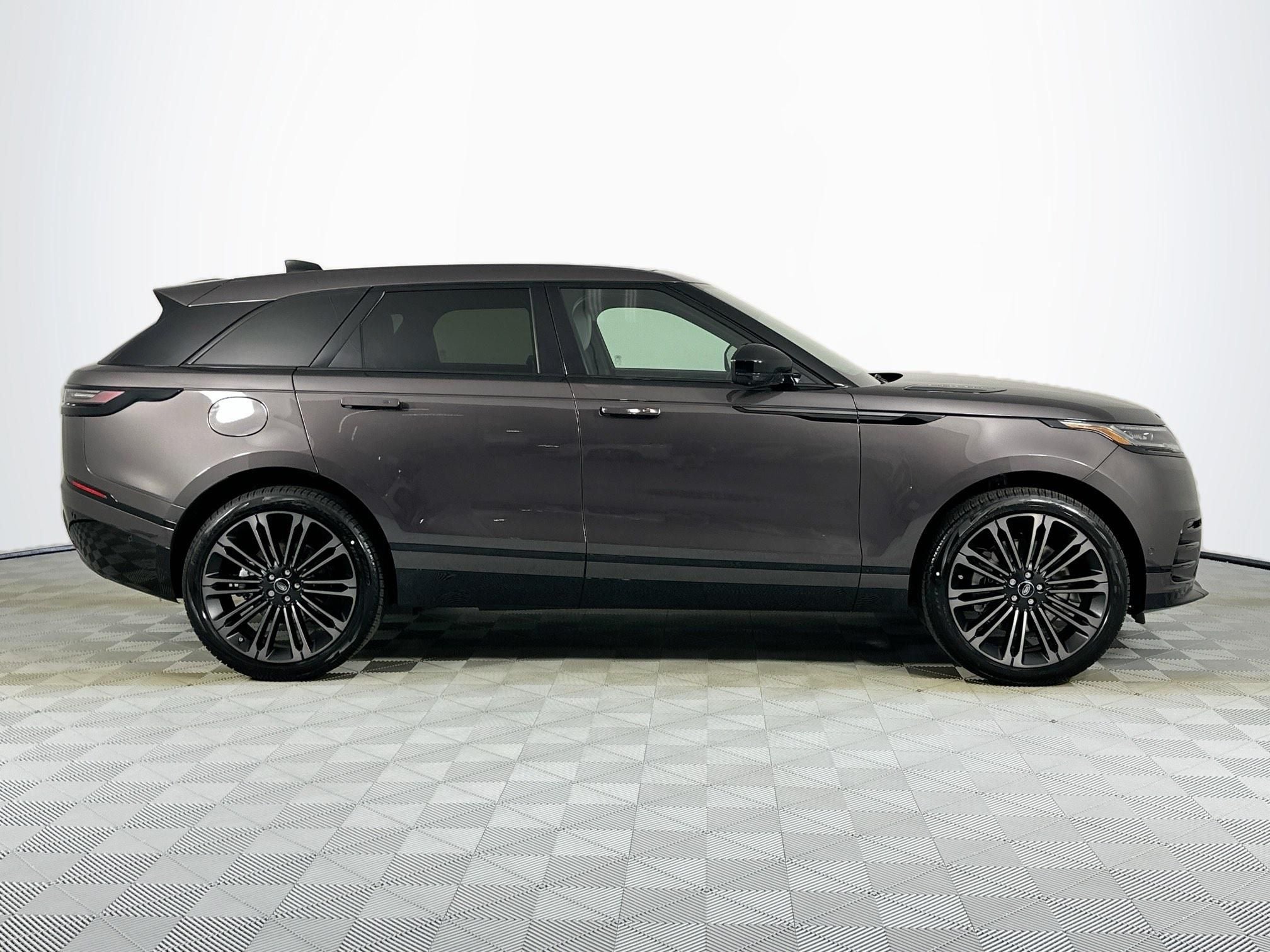 2026 Land Rover Range Rover Velar Dynamic SE