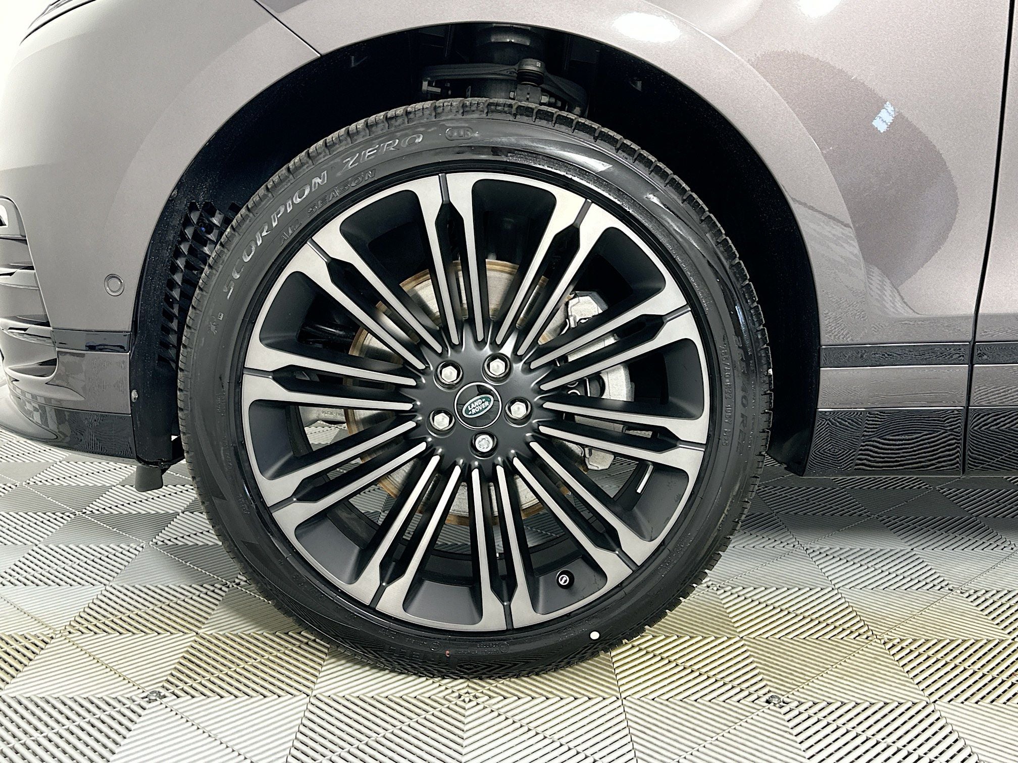 2026 Land Rover Range Rover Velar Dynamic SE