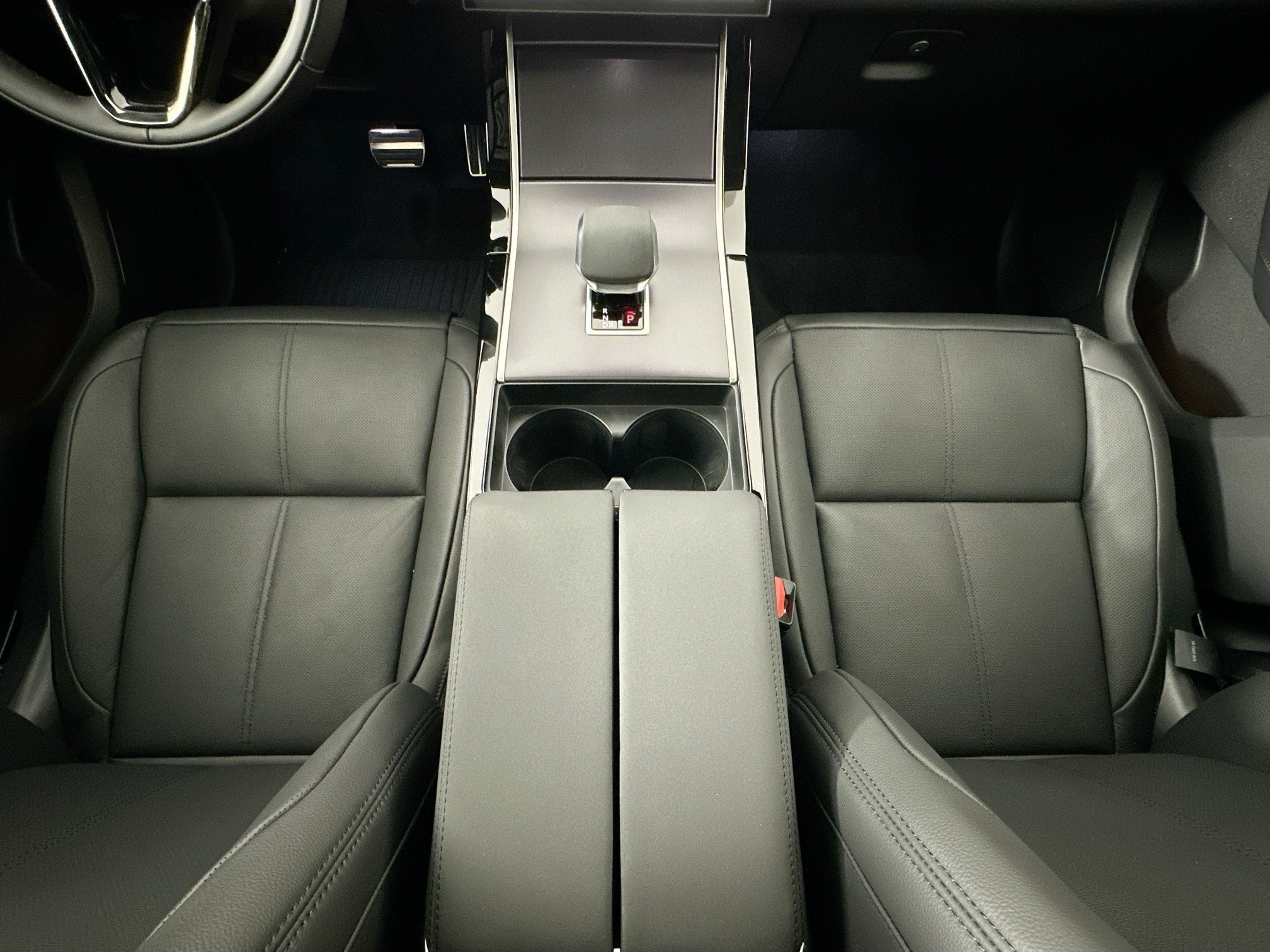 2026 Land Rover Range Rover Velar Dynamic SE