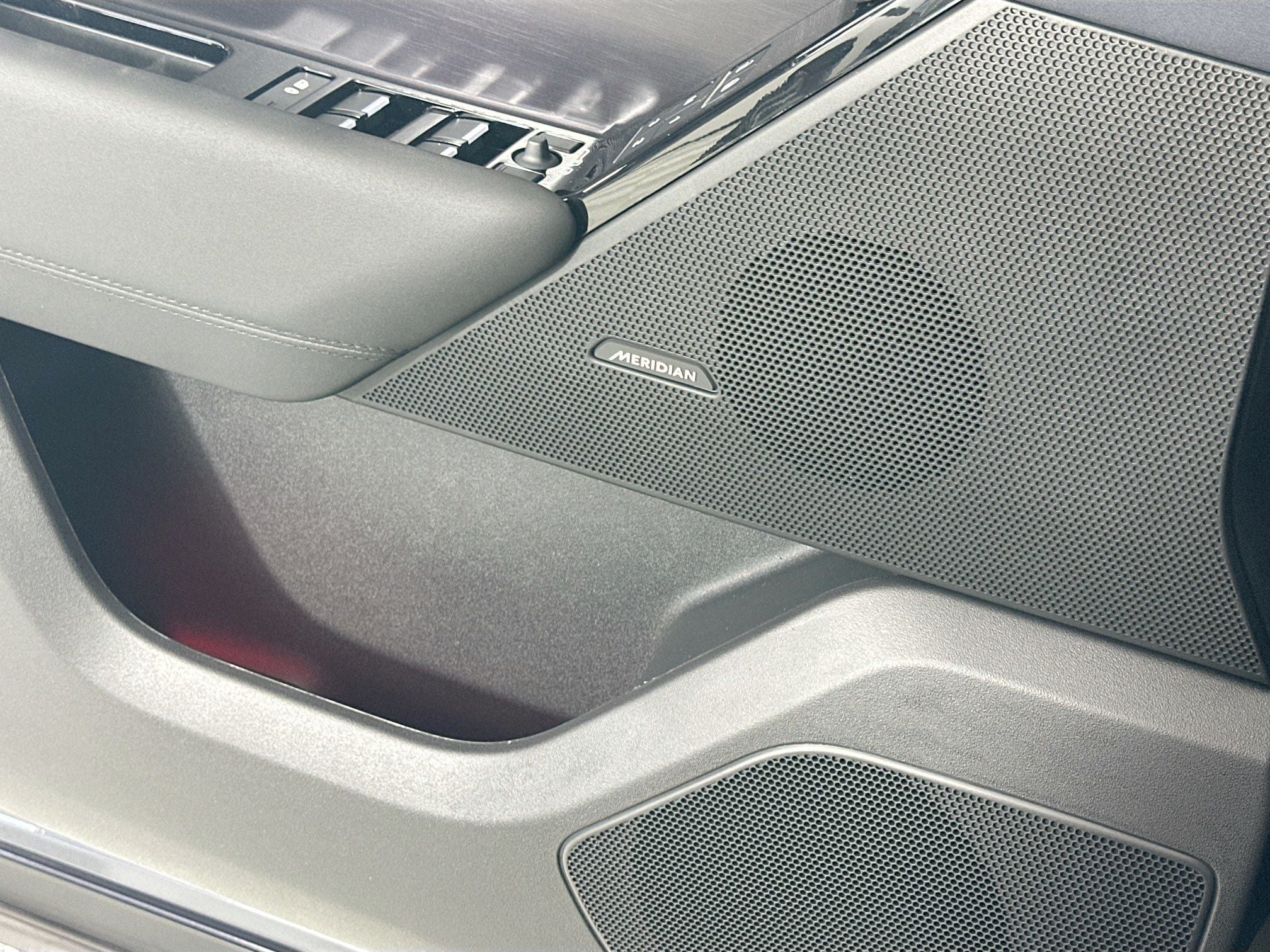 2026 Land Rover Range Rover Velar Dynamic SE