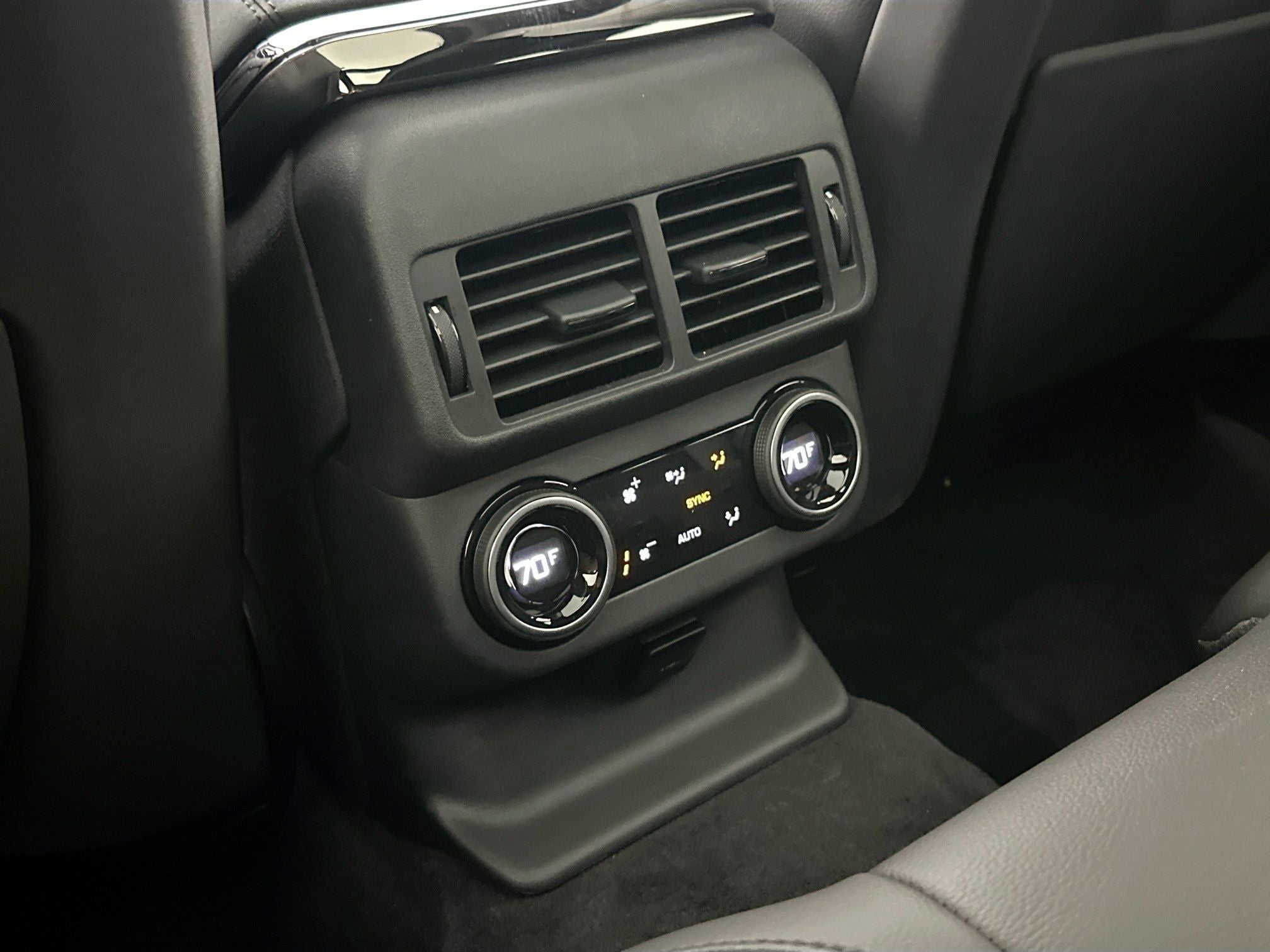 2026 Land Rover Range Rover Velar Dynamic SE