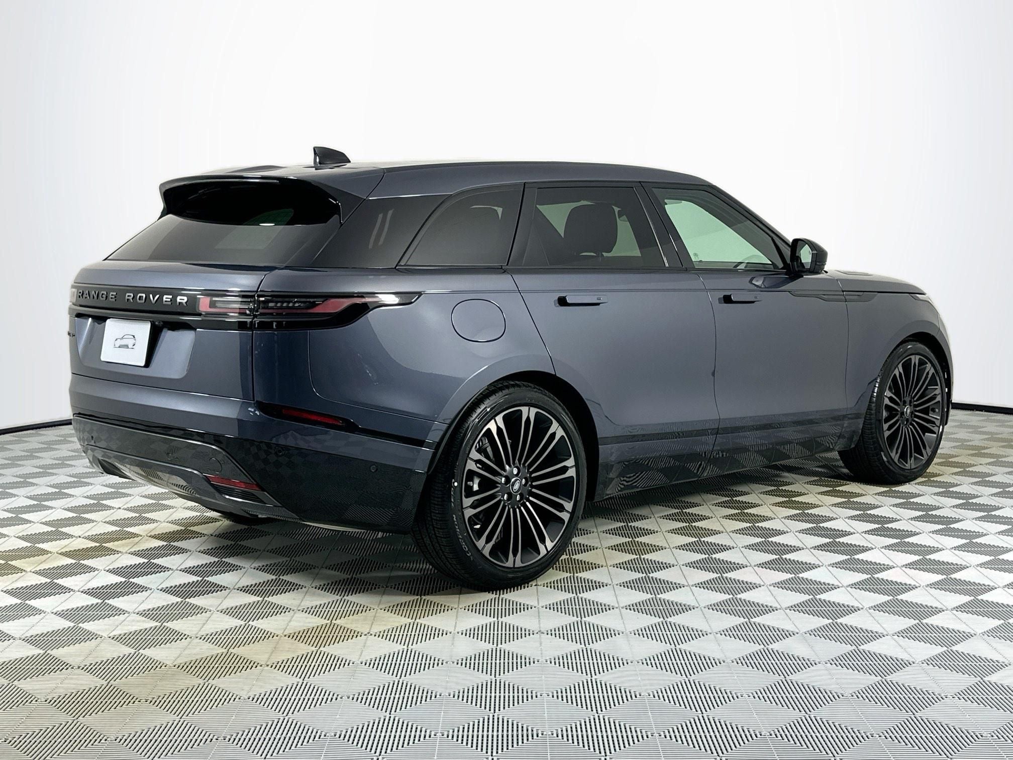 2026 Land Rover Range Rover Velar Dynamic SE