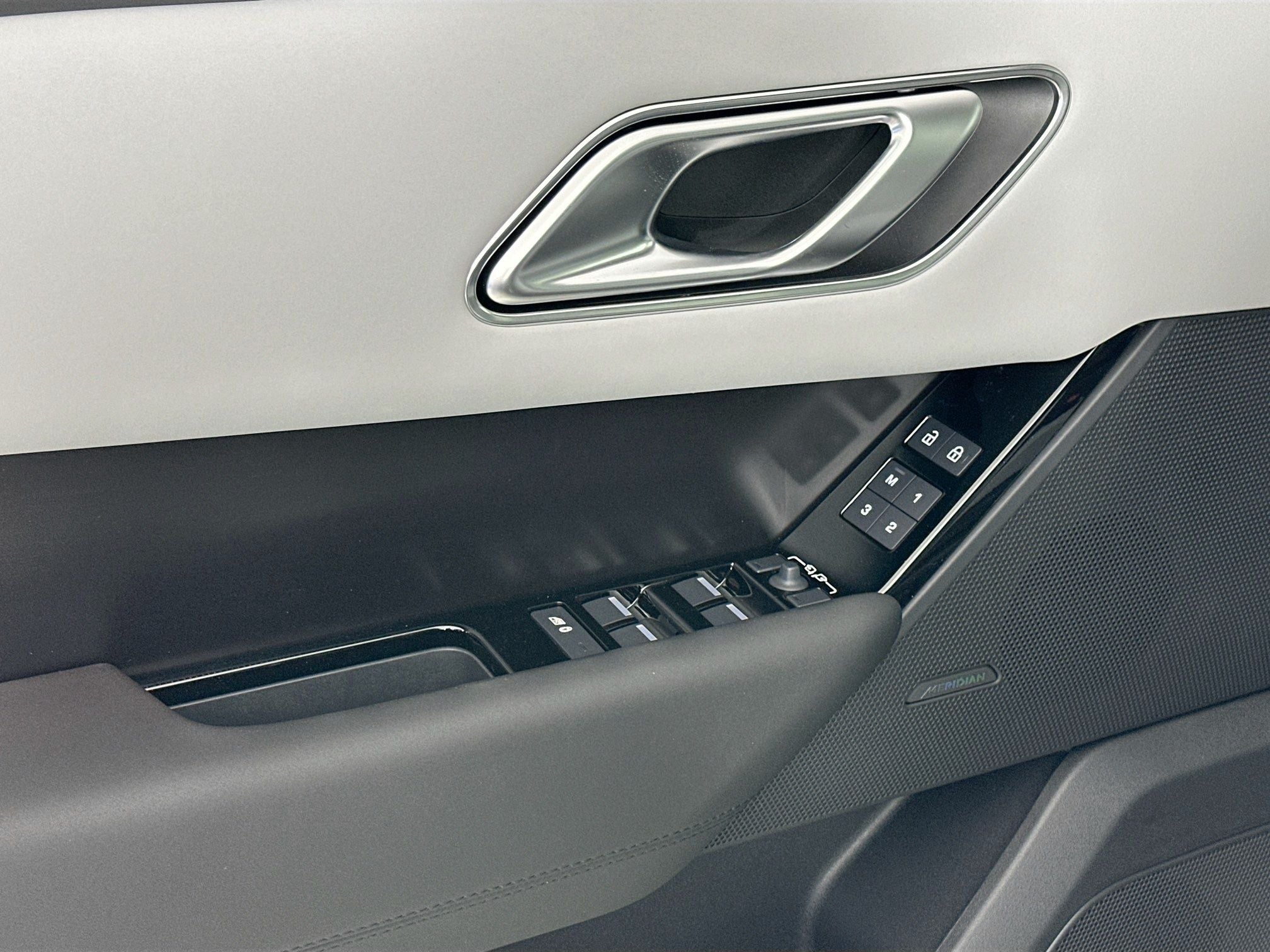2026 Land Rover Range Rover Velar Dynamic SE