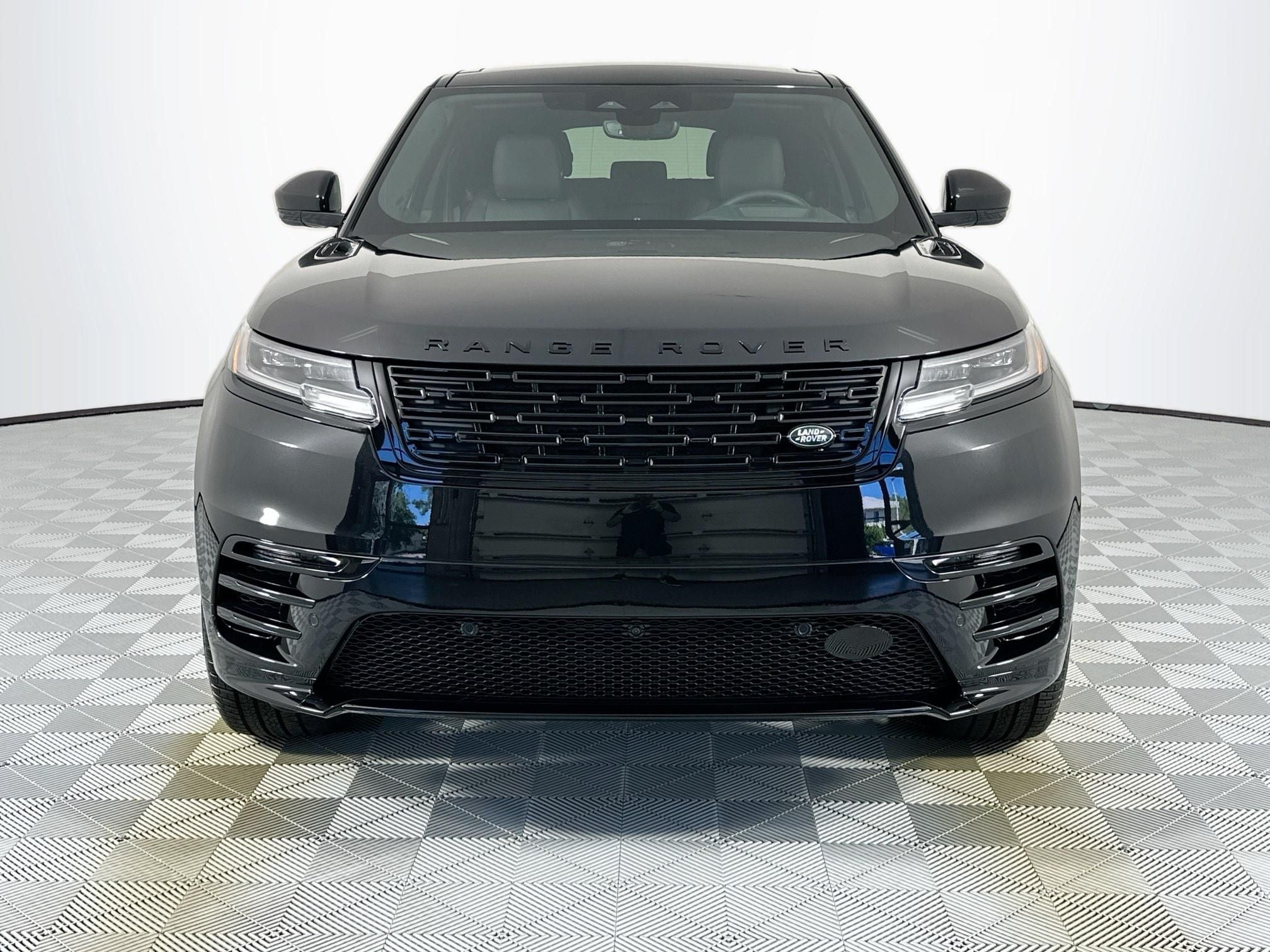 2026 Land Rover Range Rover Velar Dynamic SE