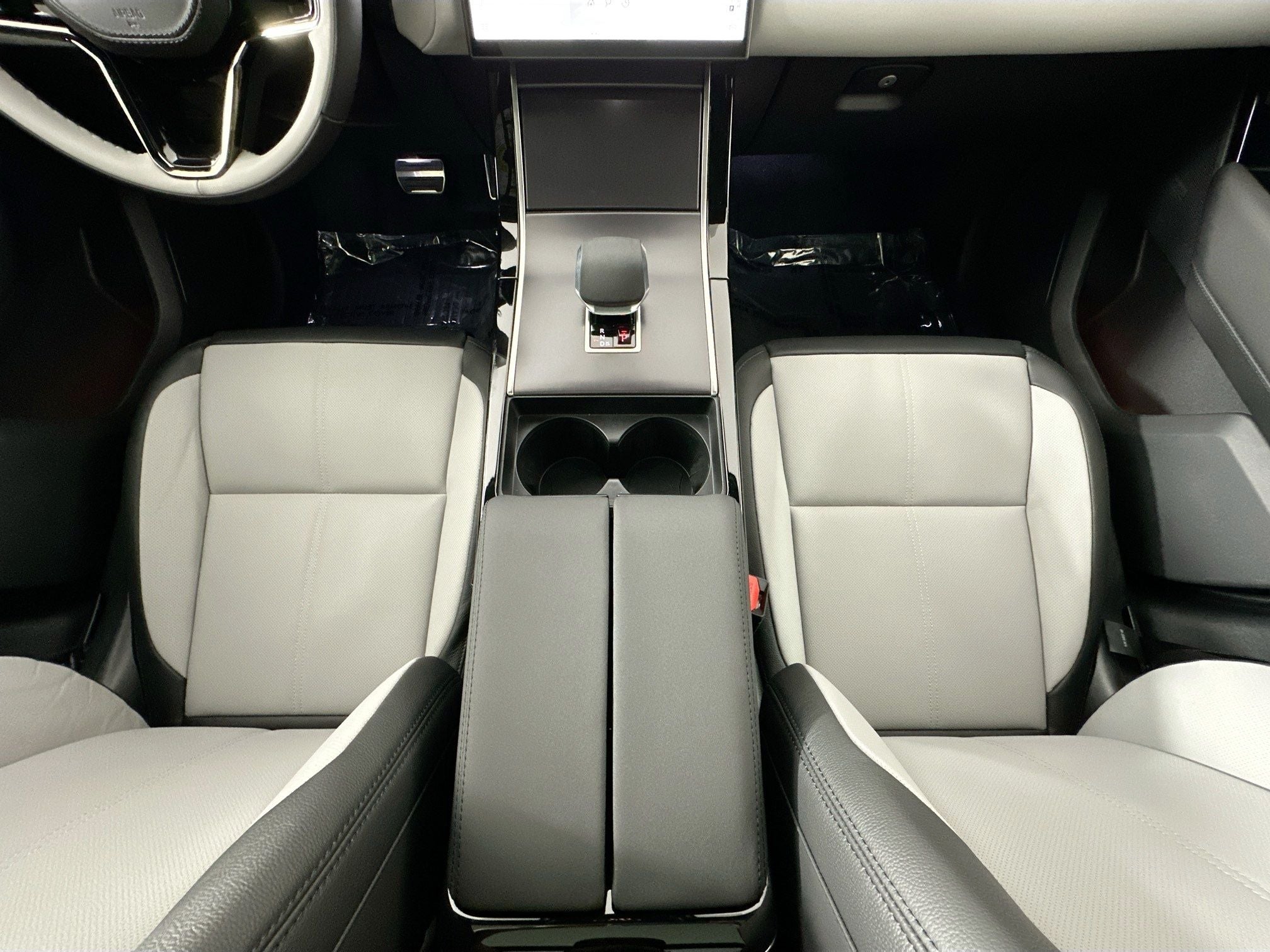 2026 Land Rover Range Rover Velar Dynamic SE