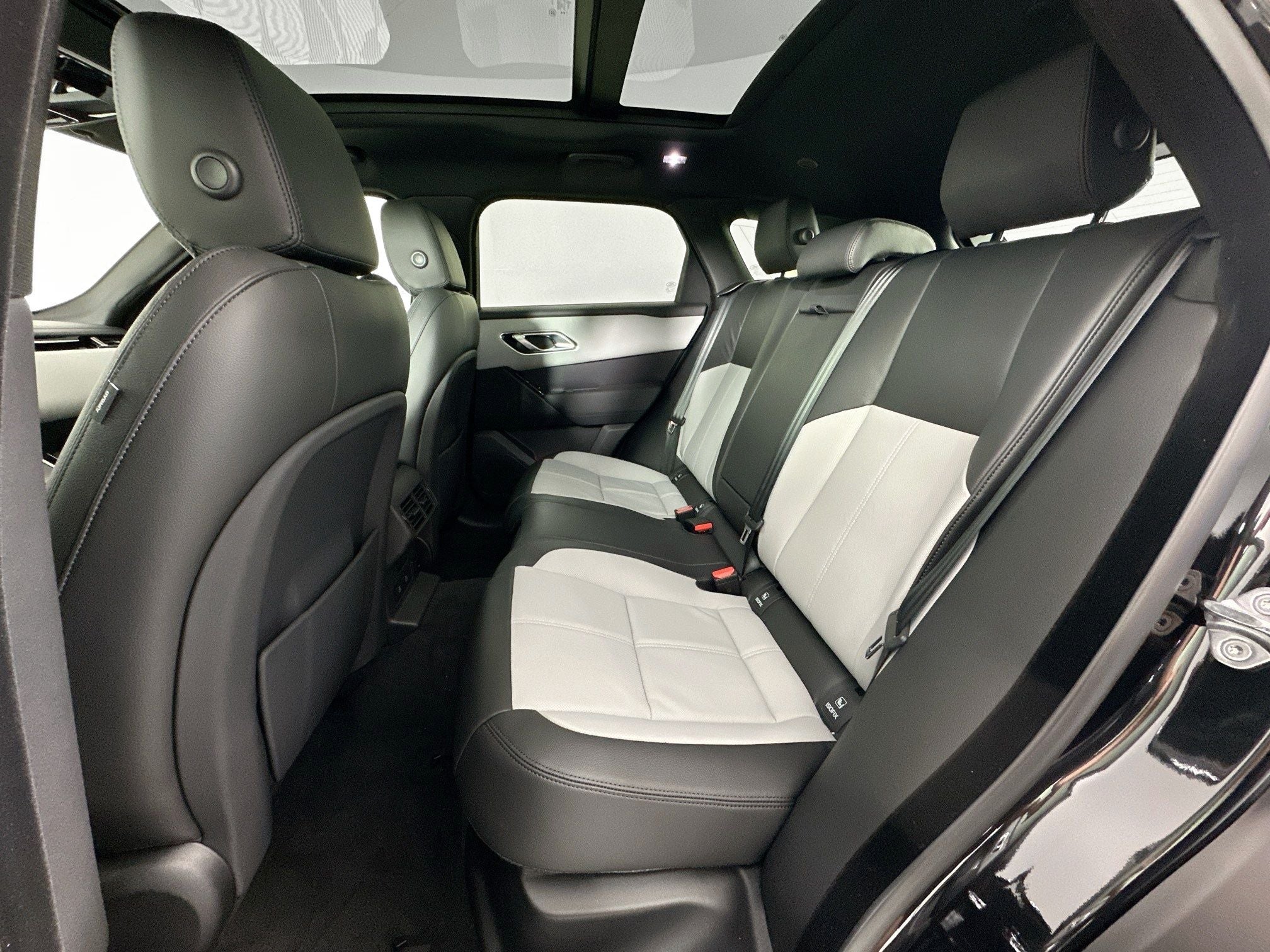 2026 Land Rover Range Rover Velar Dynamic SE