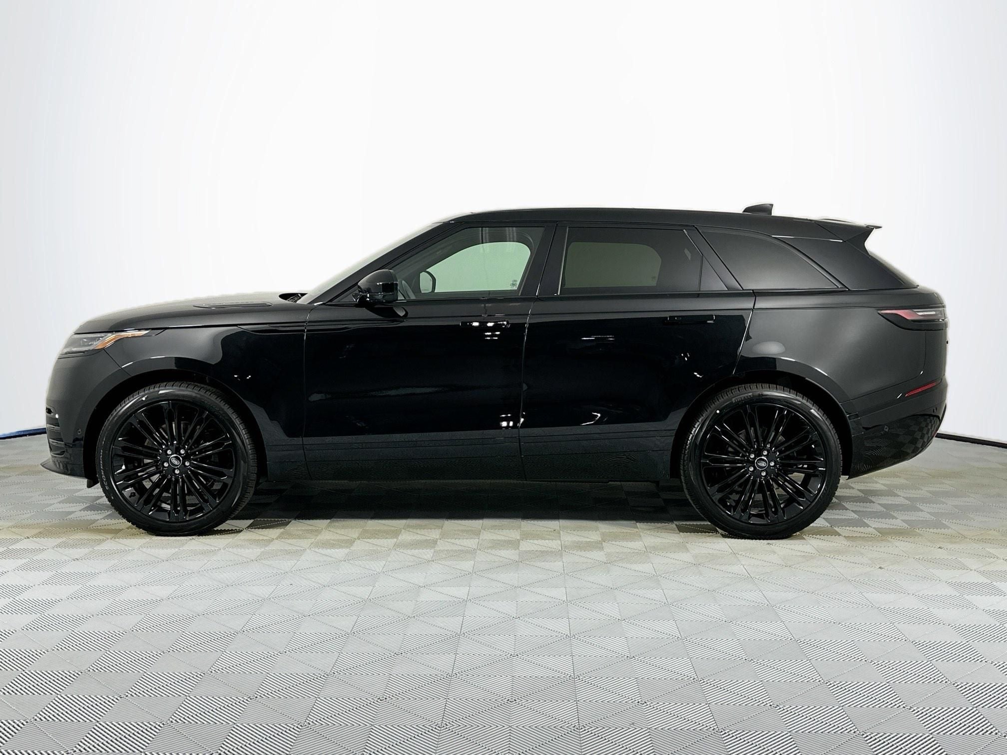 2026 Land Rover Range Rover Velar Dynamic SE