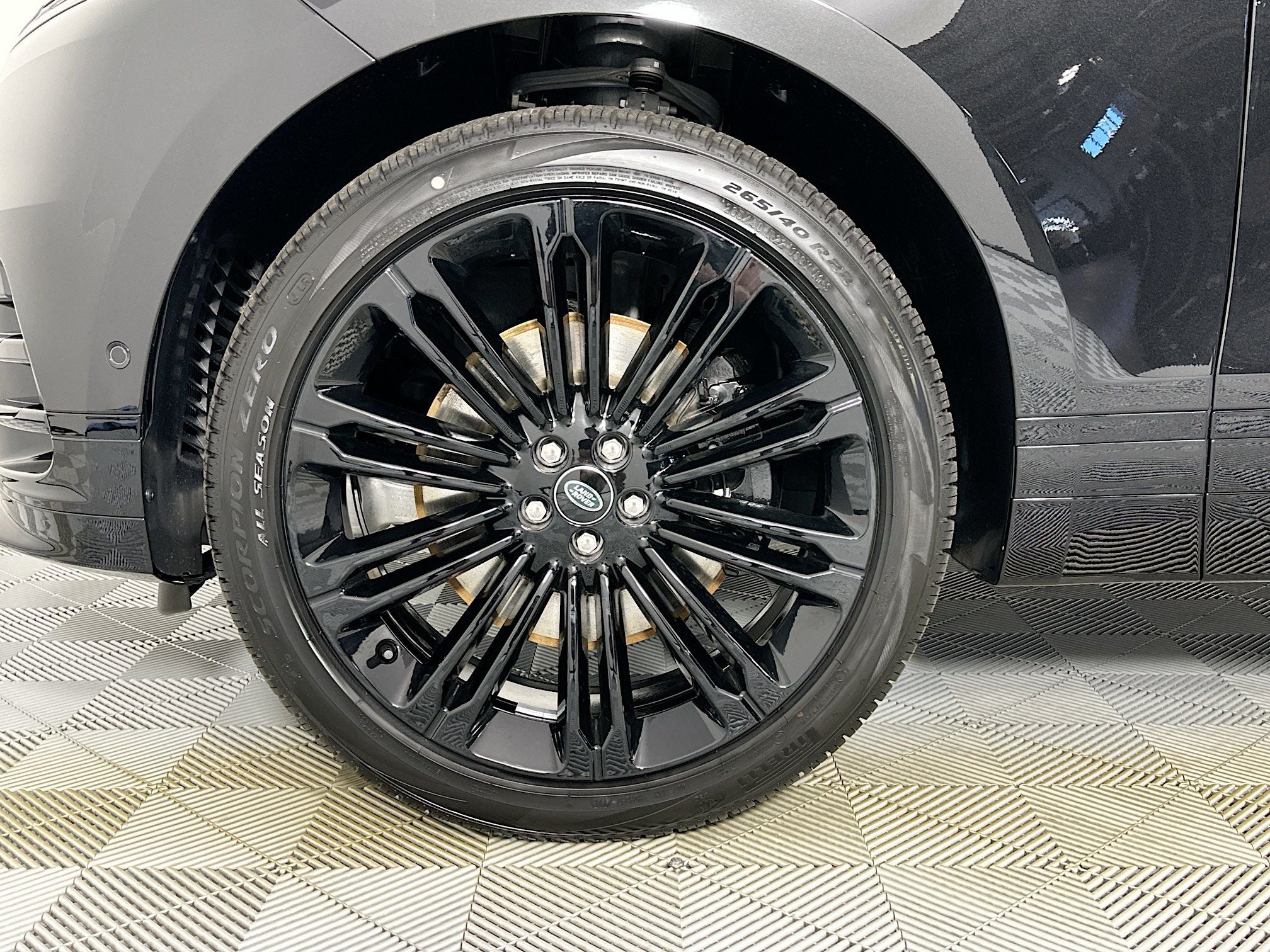2026 Land Rover Range Rover Velar Dynamic SE