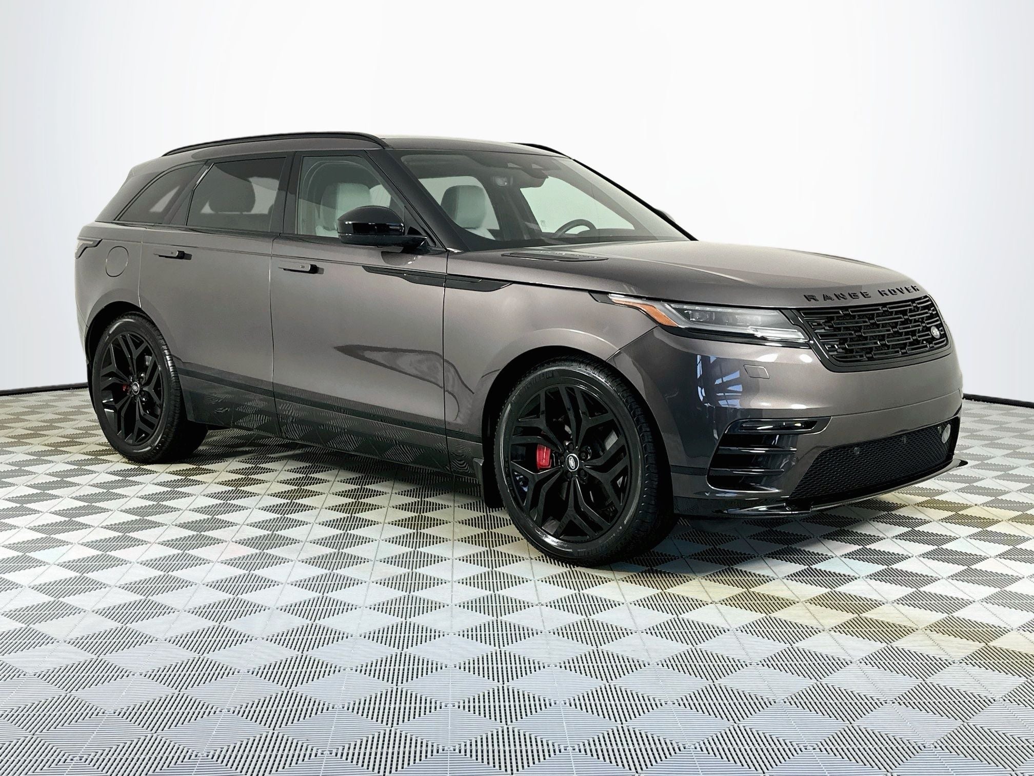 2024 Land Rover Range Rover Velar Dynamic SE