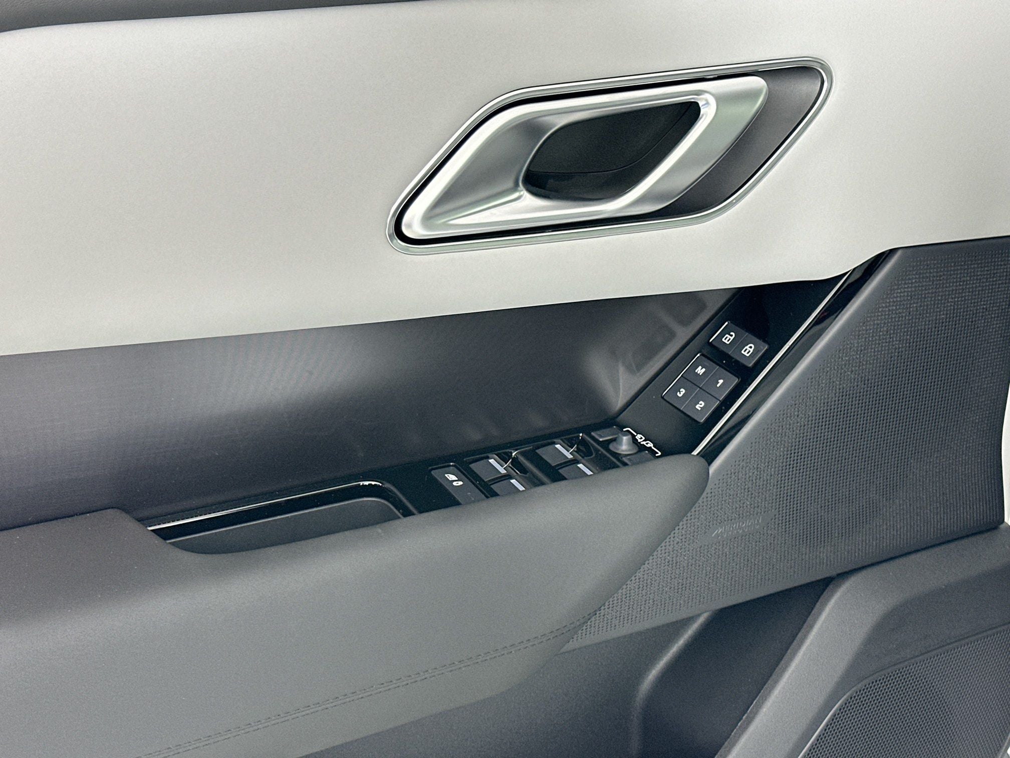 2026 Land Rover Range Rover Velar Dynamic SE