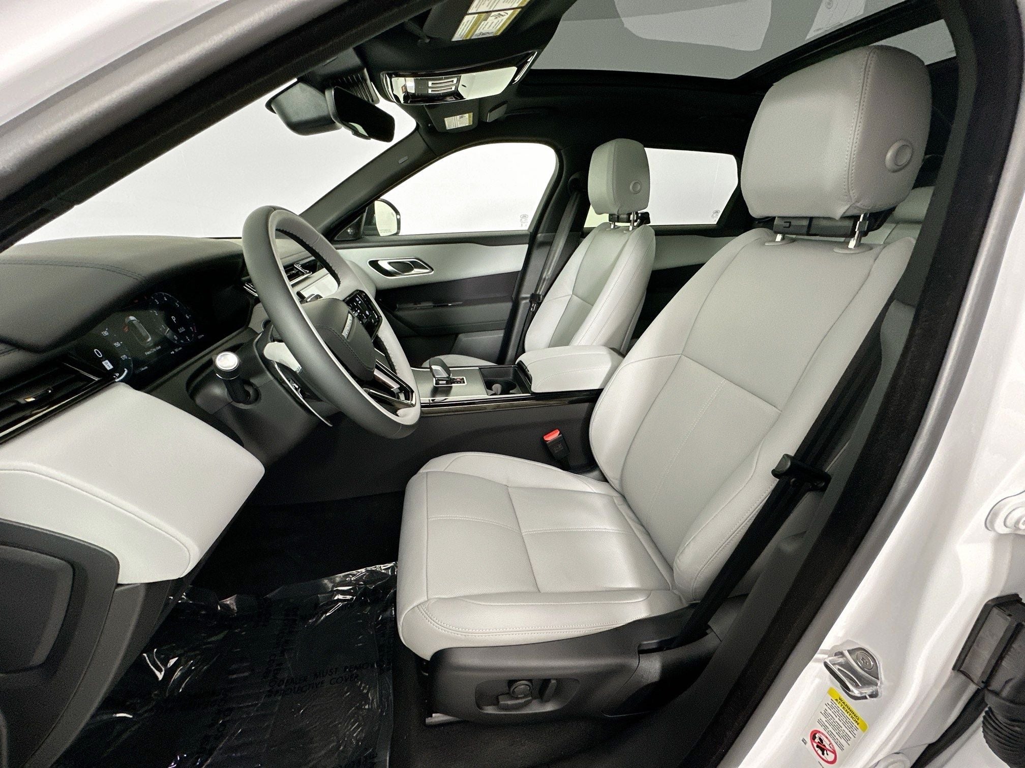 2026 Land Rover Range Rover Velar Dynamic SE
