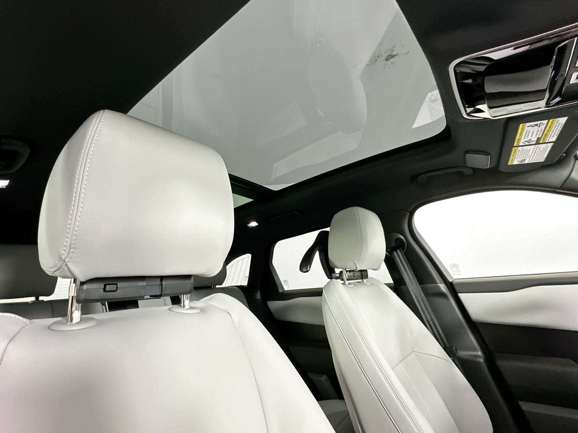 2026 Land Rover Range Rover Velar Dynamic SE