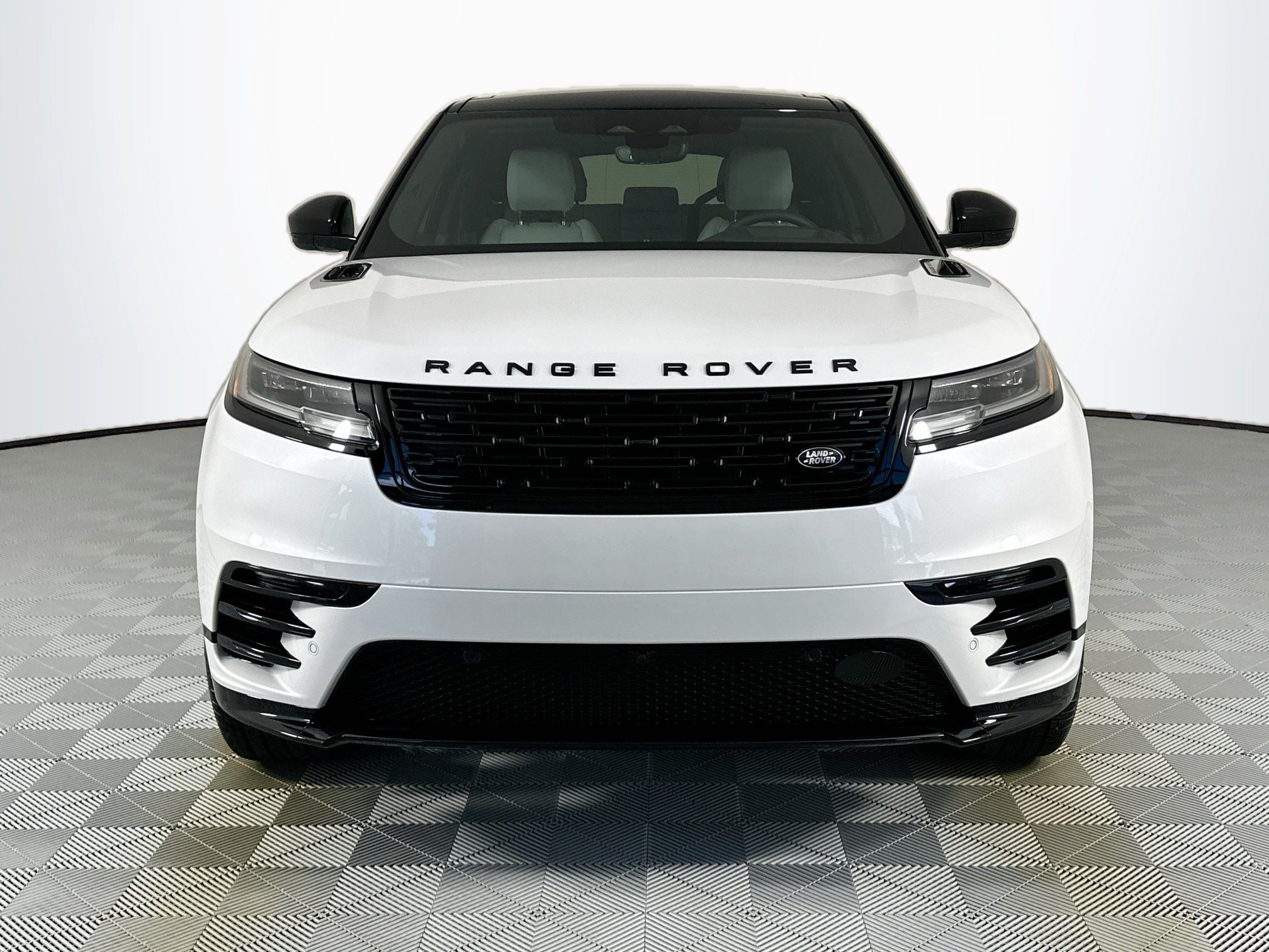 2026 Land Rover Range Rover Velar Dynamic SE