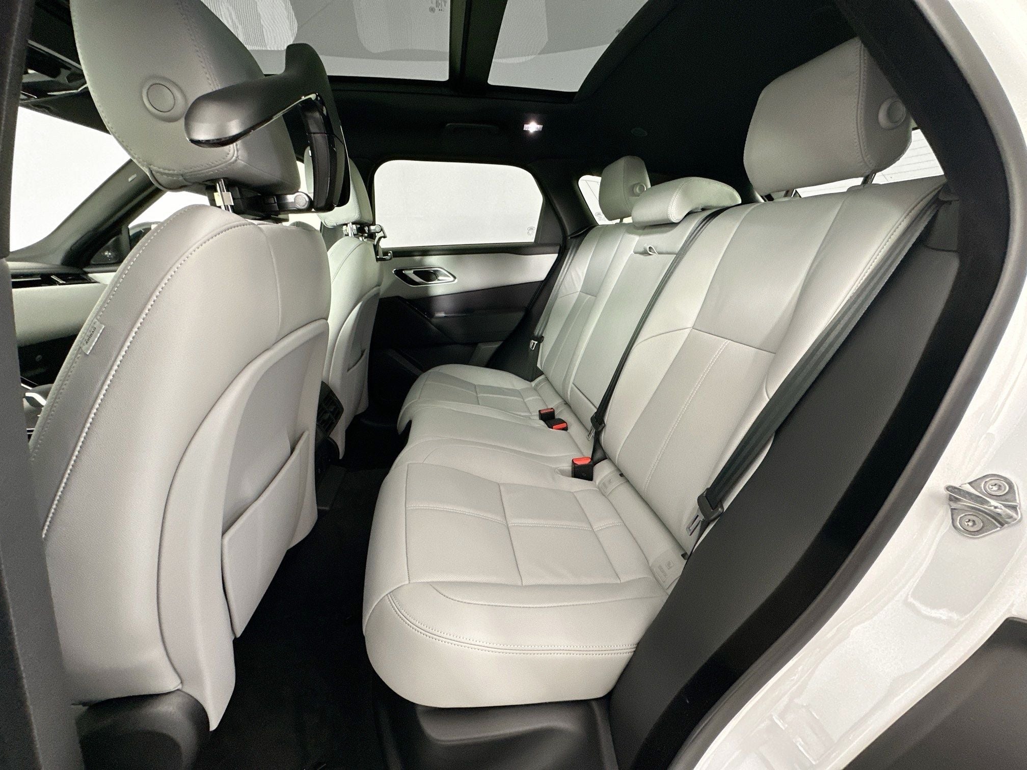 2026 Land Rover Range Rover Velar Dynamic SE
