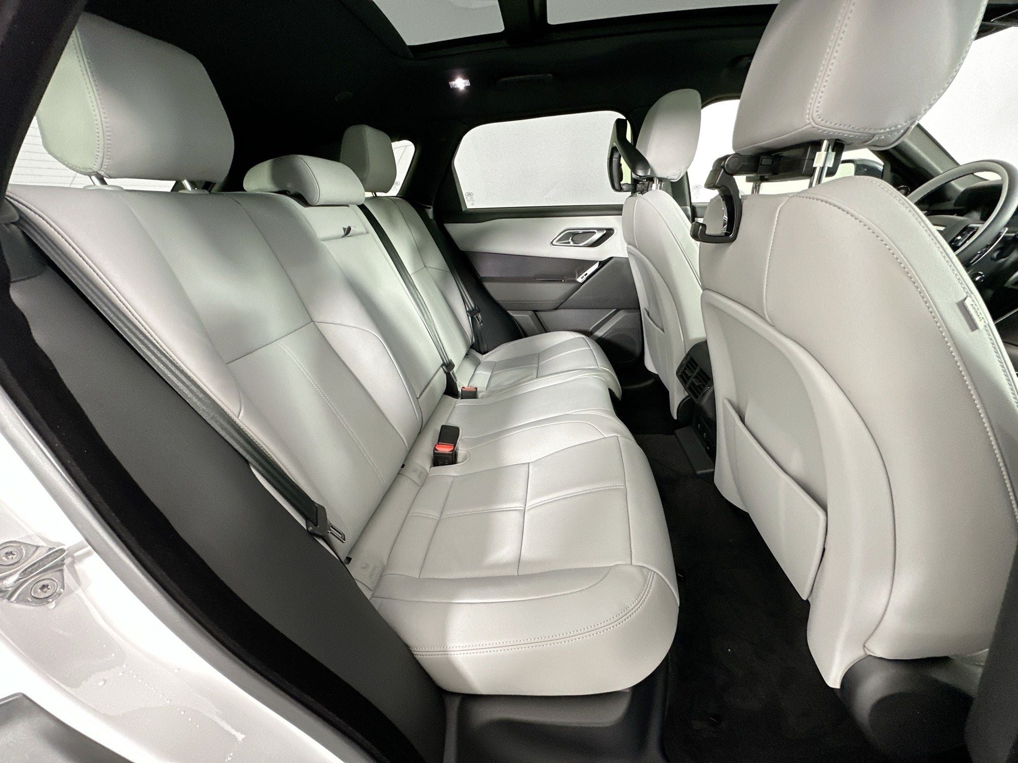 2026 Land Rover Range Rover Velar Dynamic SE