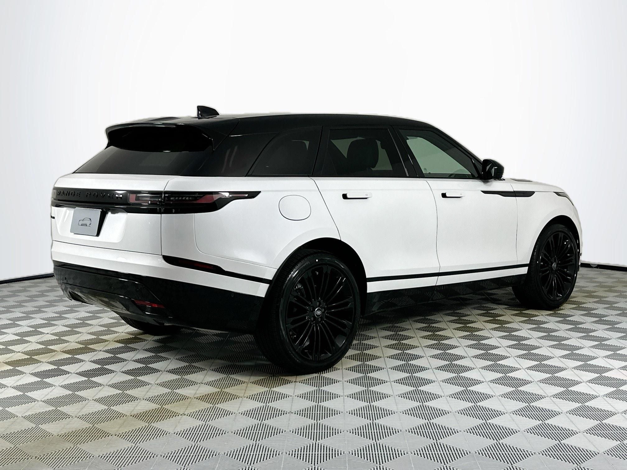 2026 Land Rover Range Rover Velar Dynamic SE