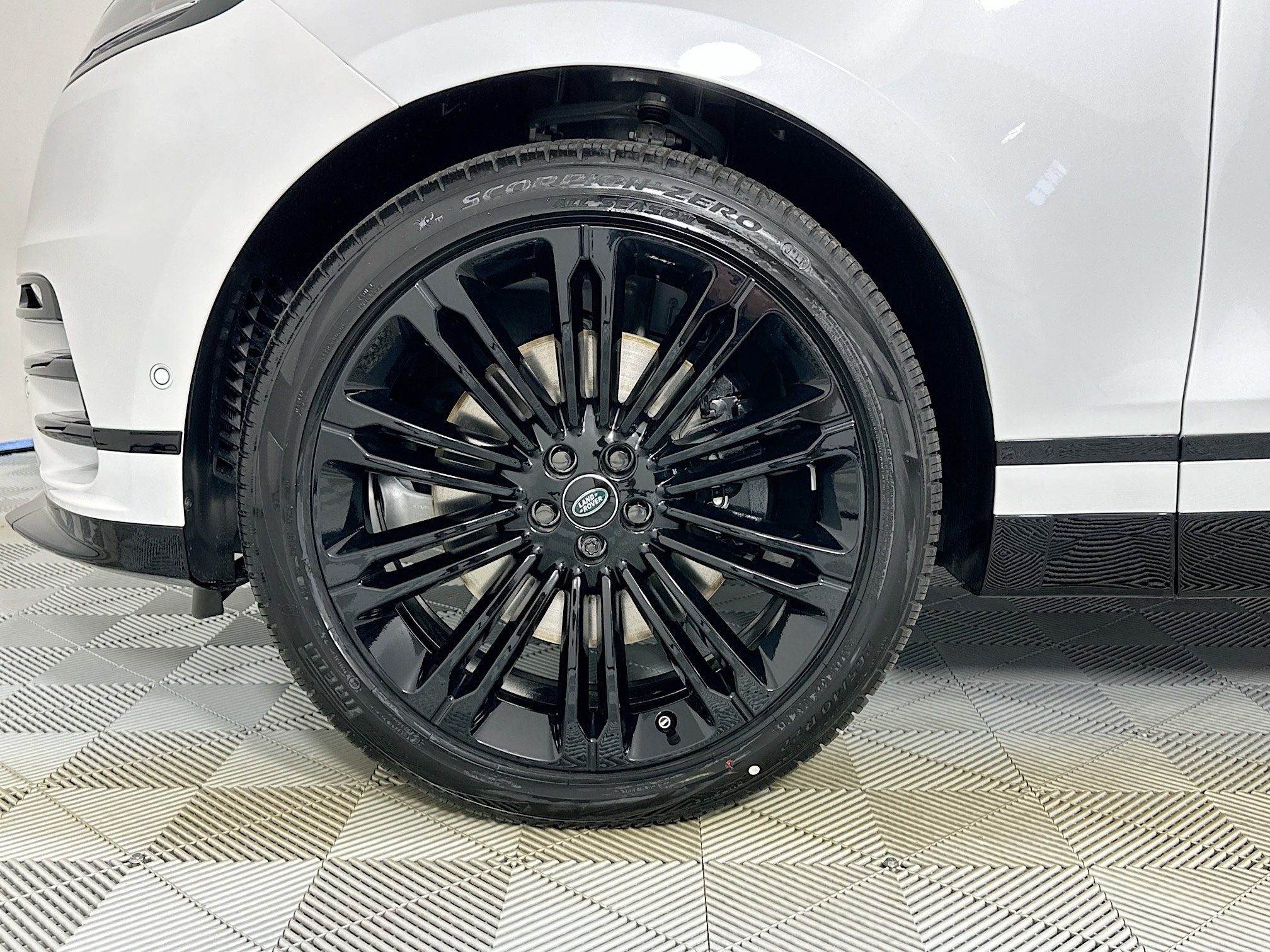 2026 Land Rover Range Rover Velar Dynamic SE
