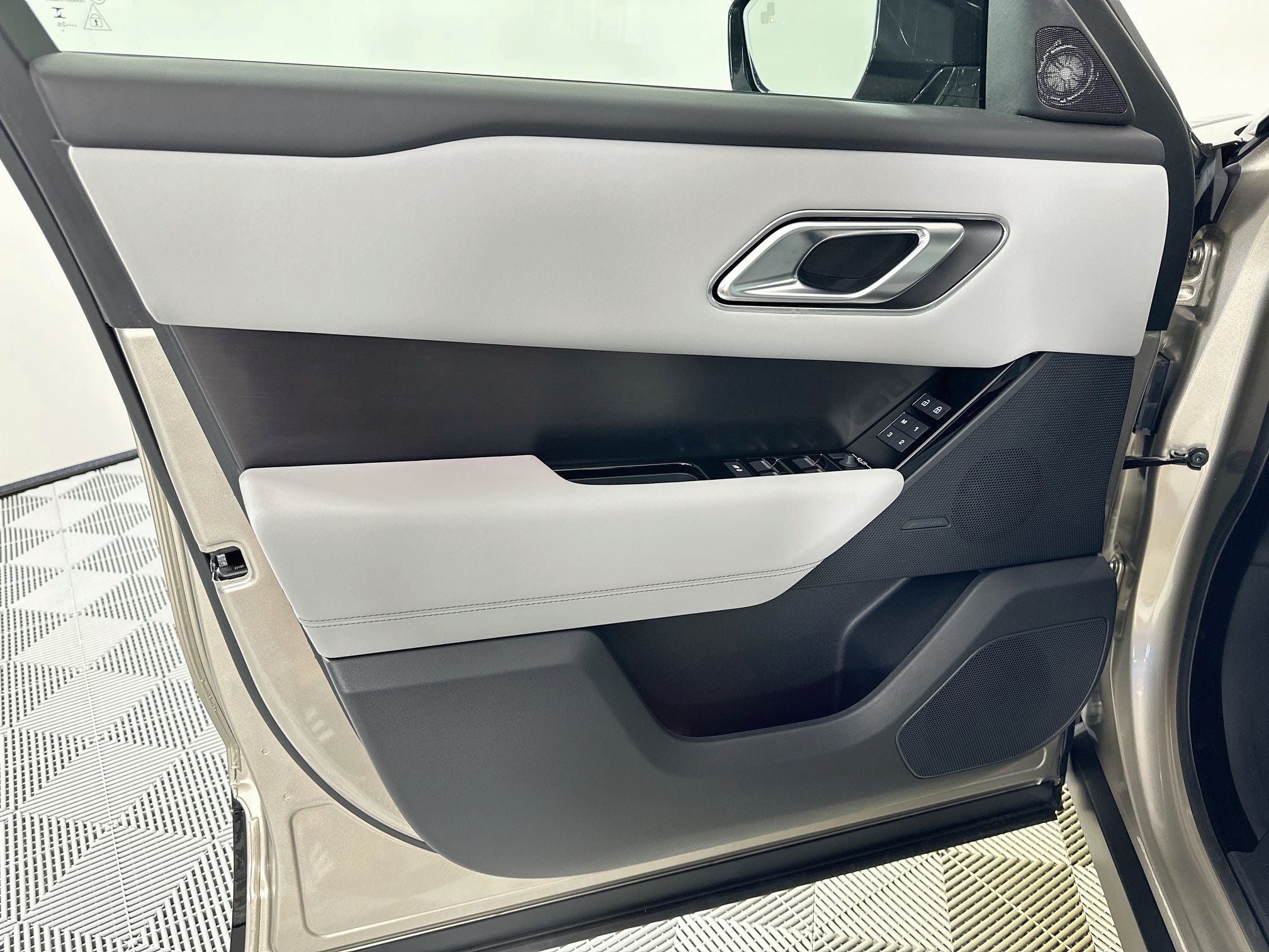 2026 Land Rover Range Rover Velar Base
