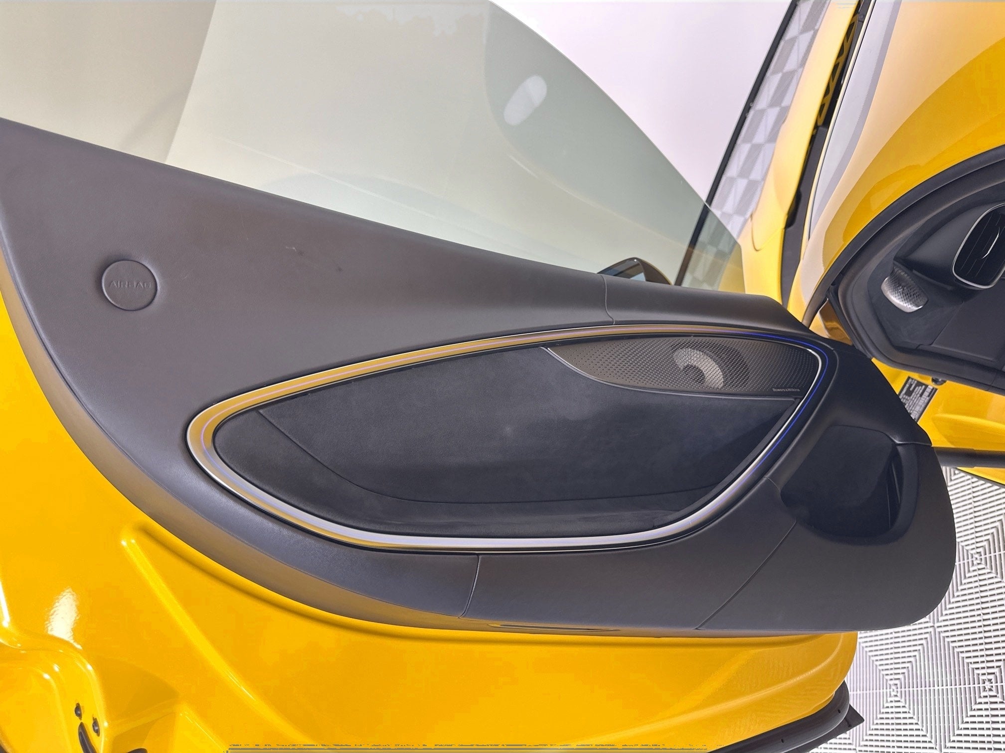 2025 McLaren Artura Base