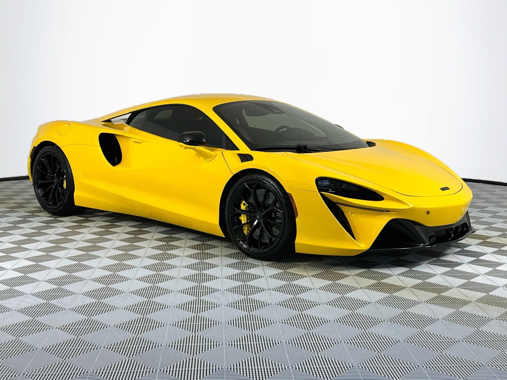 2025 McLaren Artura Base
