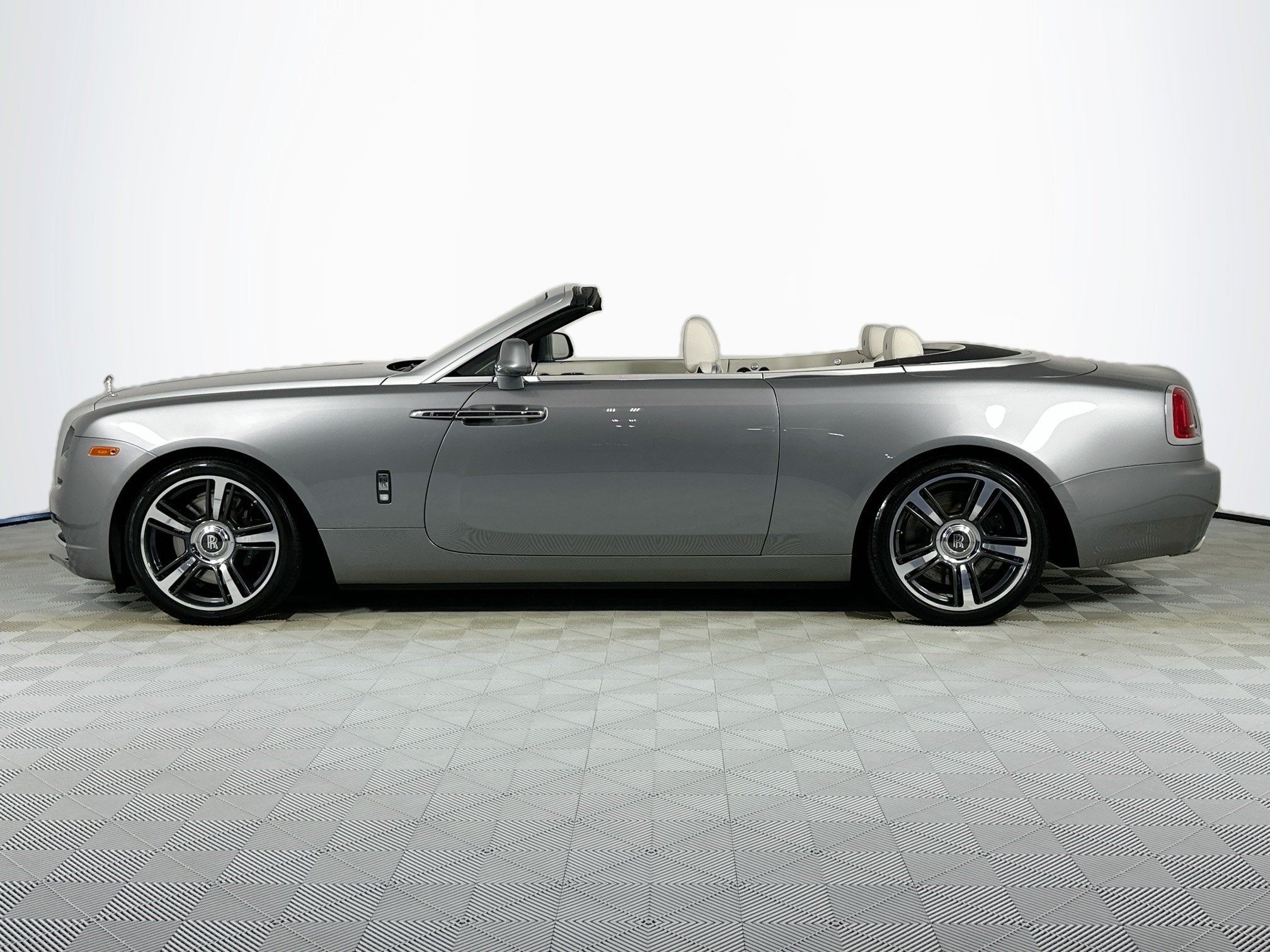 2016 Rolls-Royce Dawn 