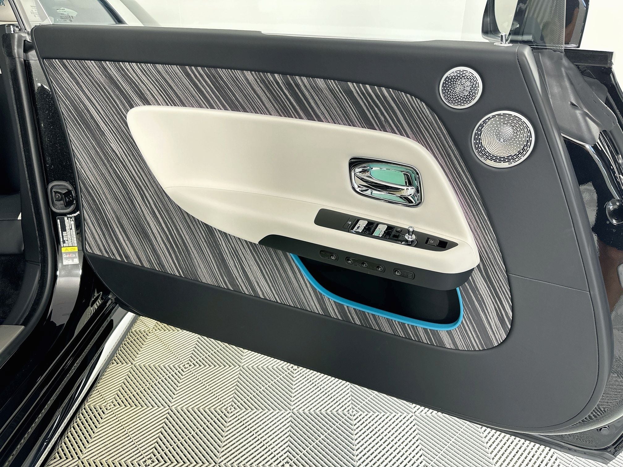 2026 Rolls-Royce Spectre Base
