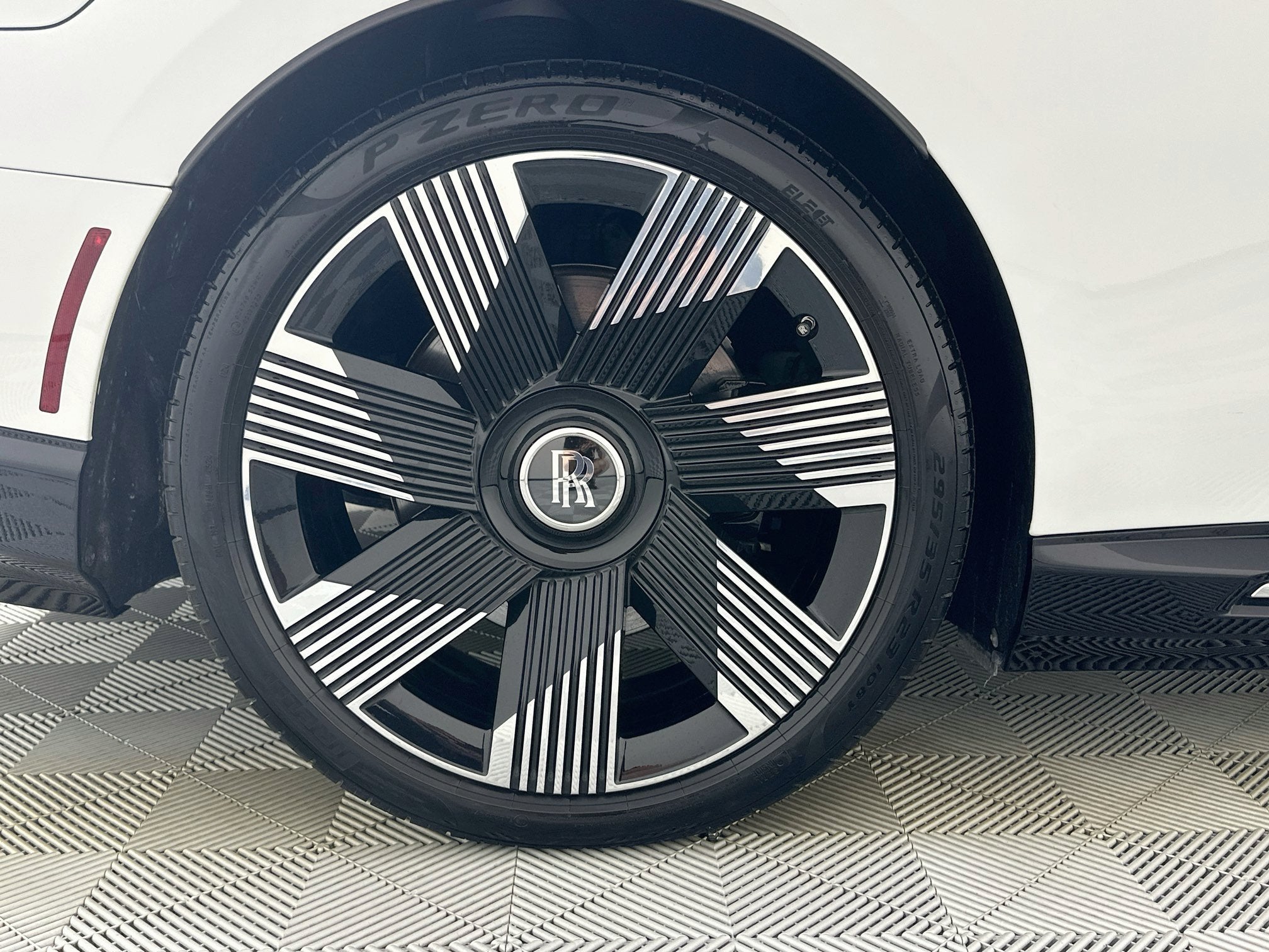 2024 Rolls-Royce Spectre 