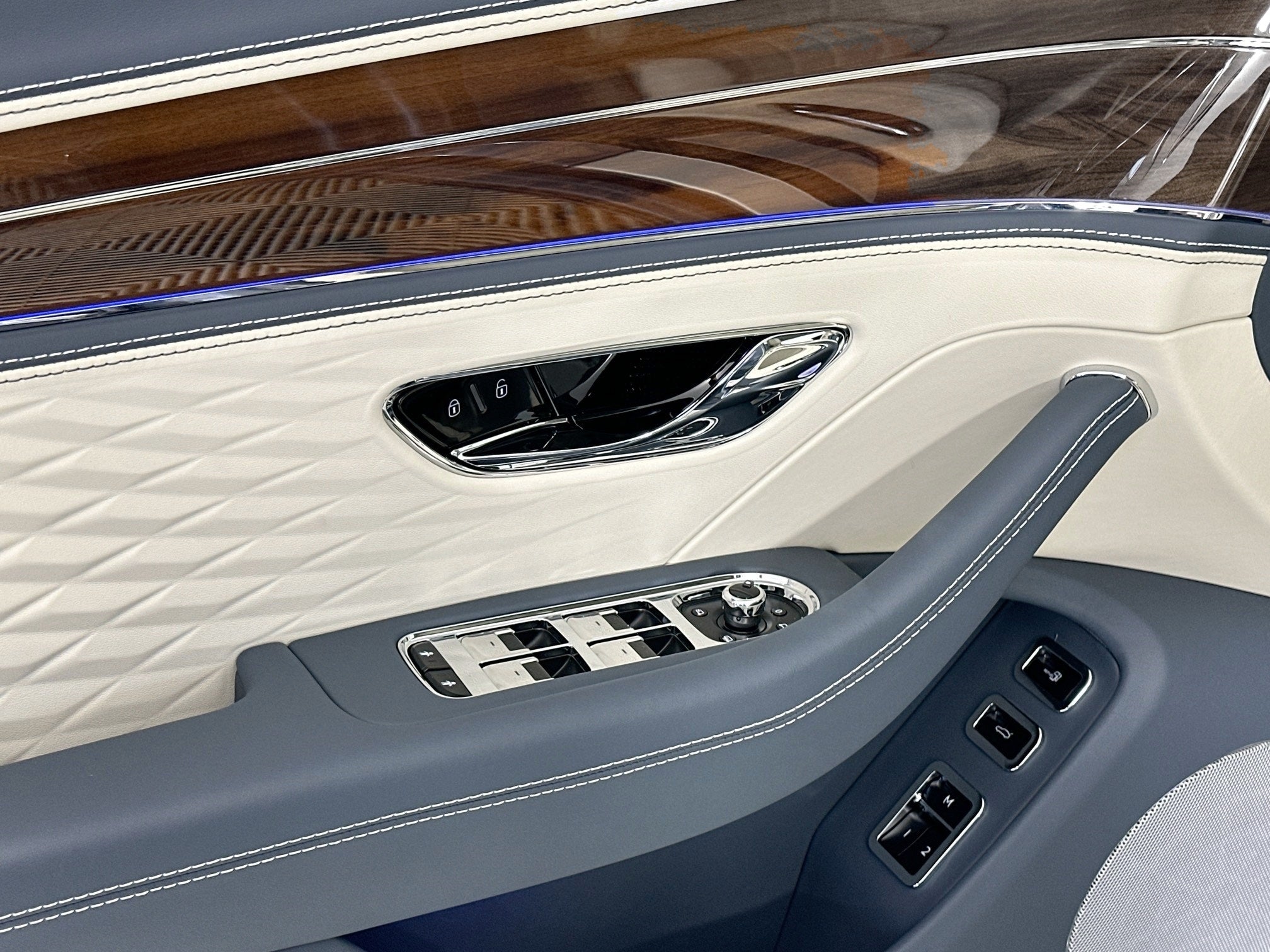 2026 Bentley Flying Spur Azure