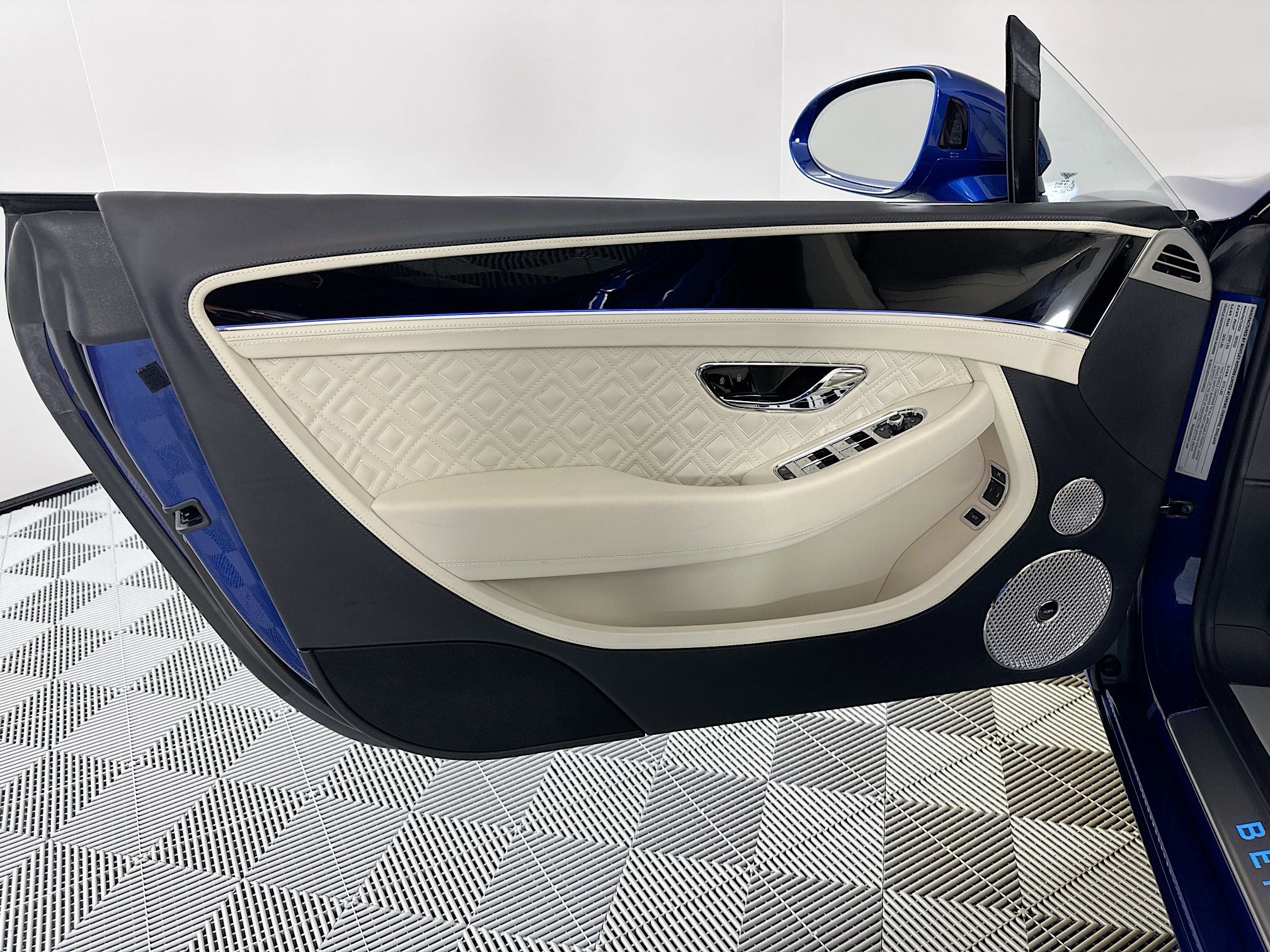 2022 Bentley Continental GTC V8 M.D.S.