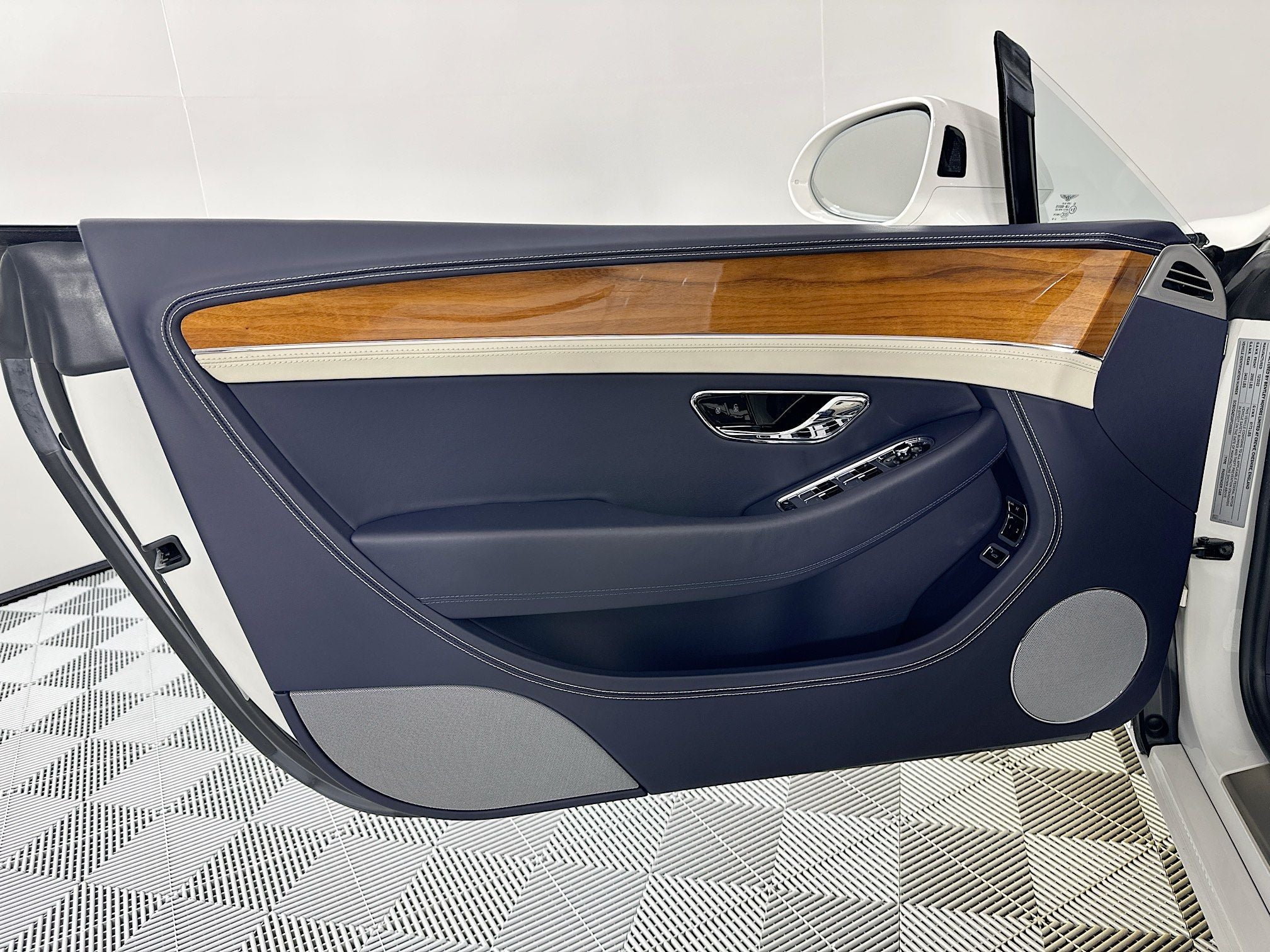 2023 Bentley Continental GTC V8