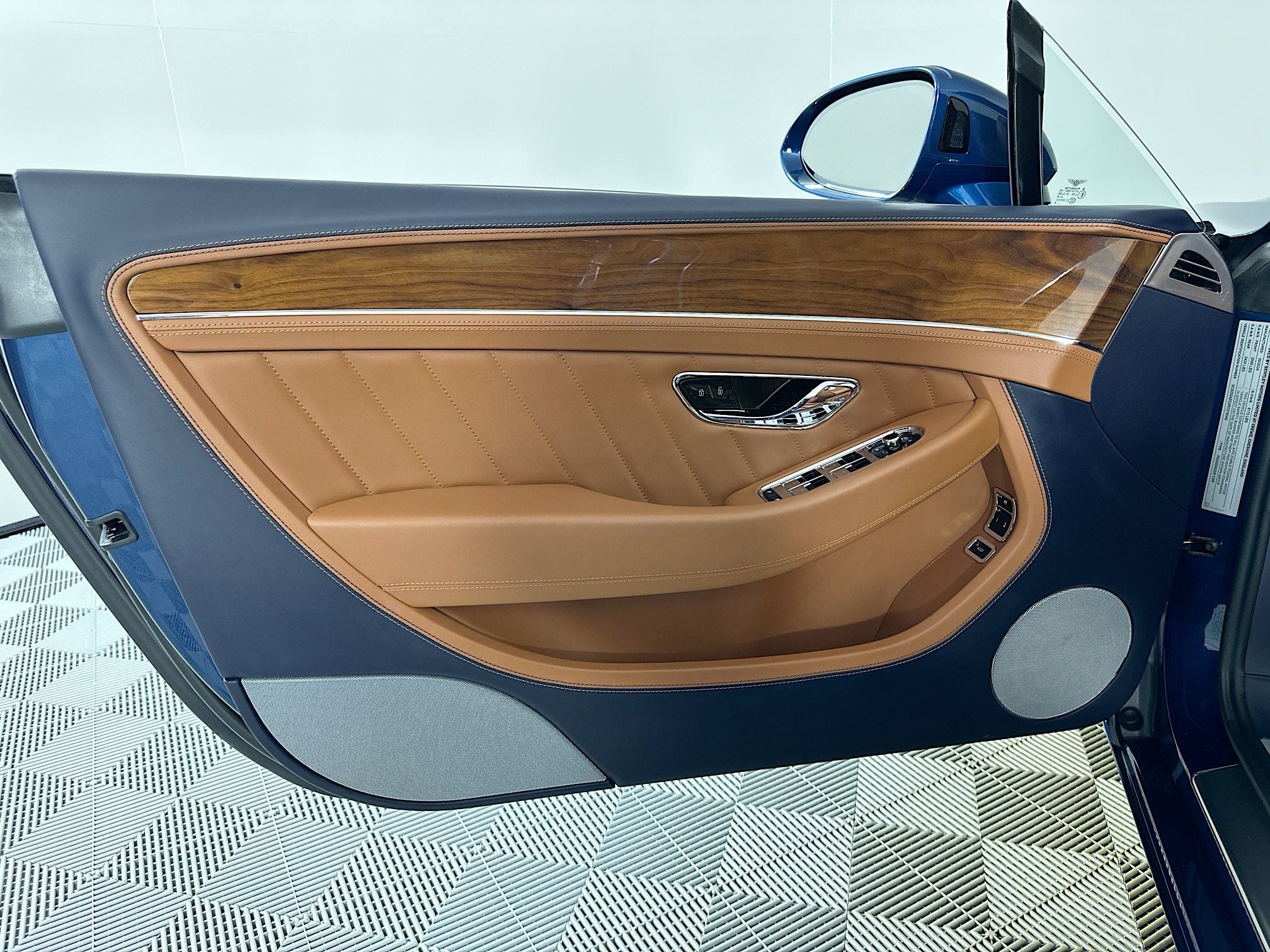 2024 Bentley Continental GTC V8 Edition 8