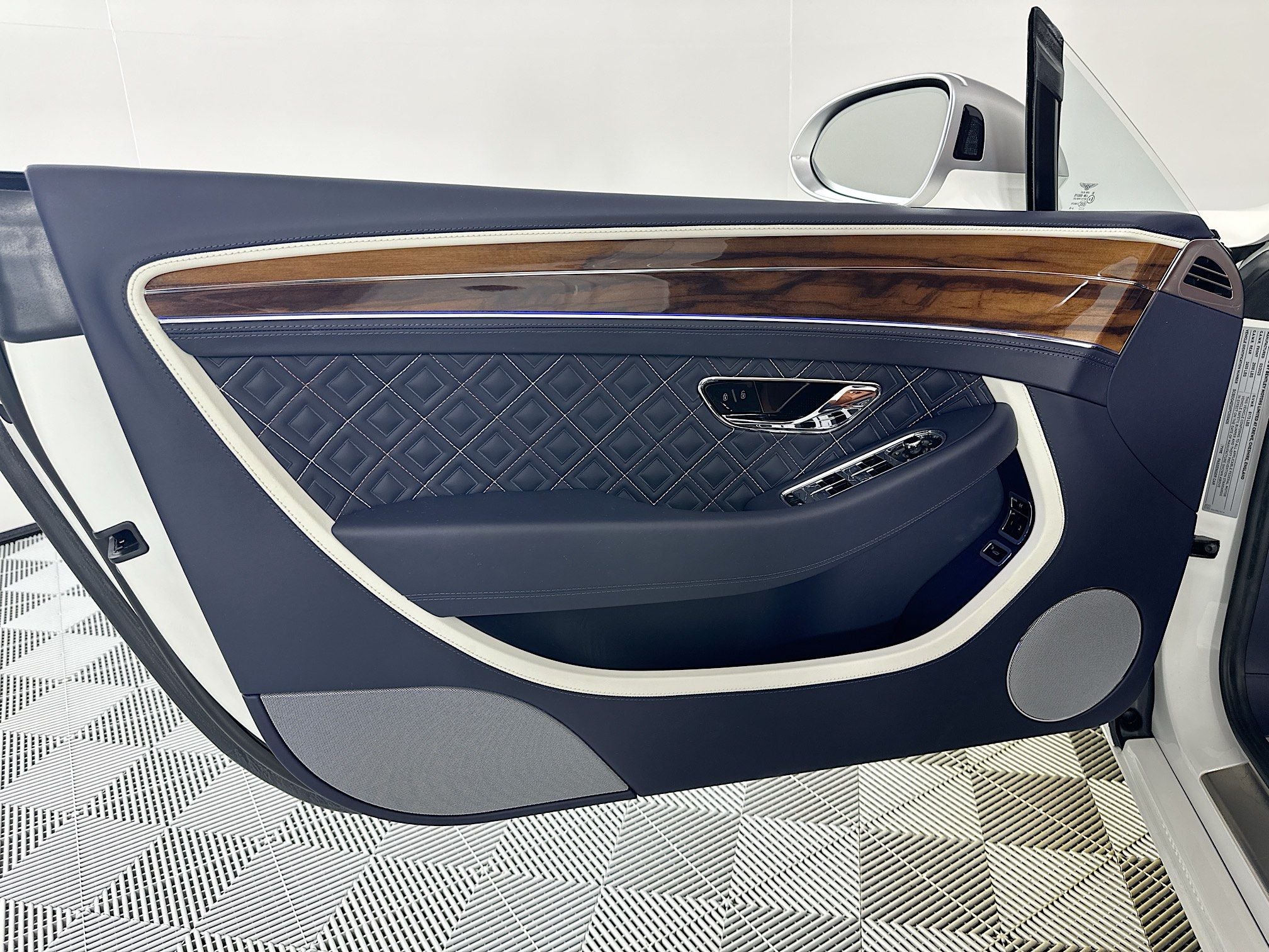 2023 Bentley Continental GTC Mulliner V8