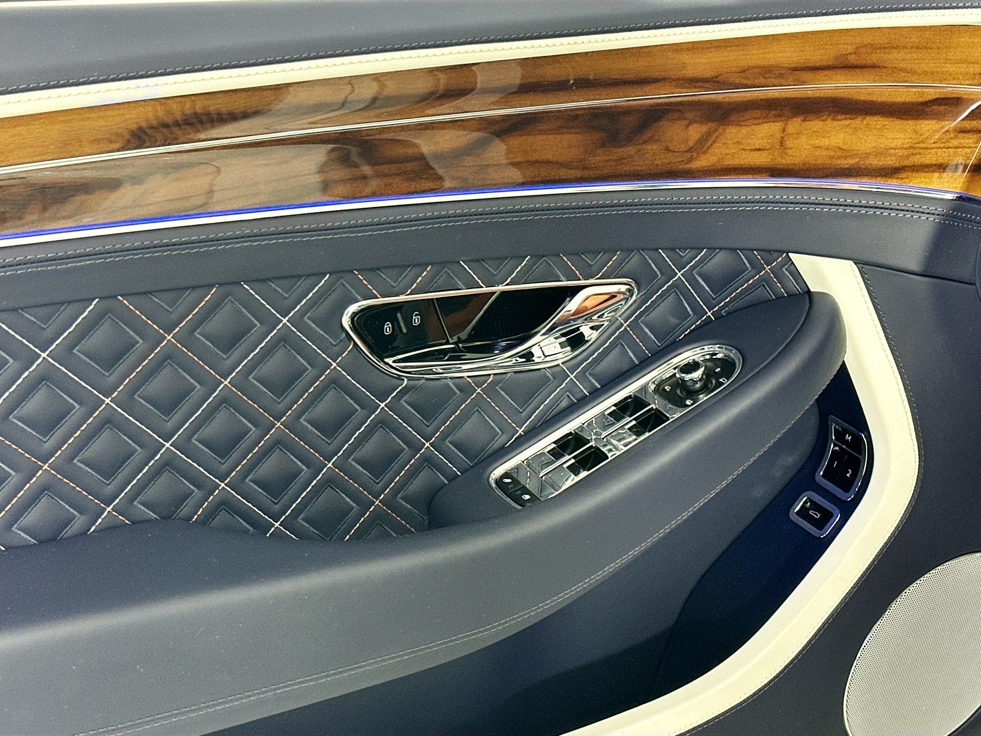 2023 Bentley Continental GTC Mulliner V8